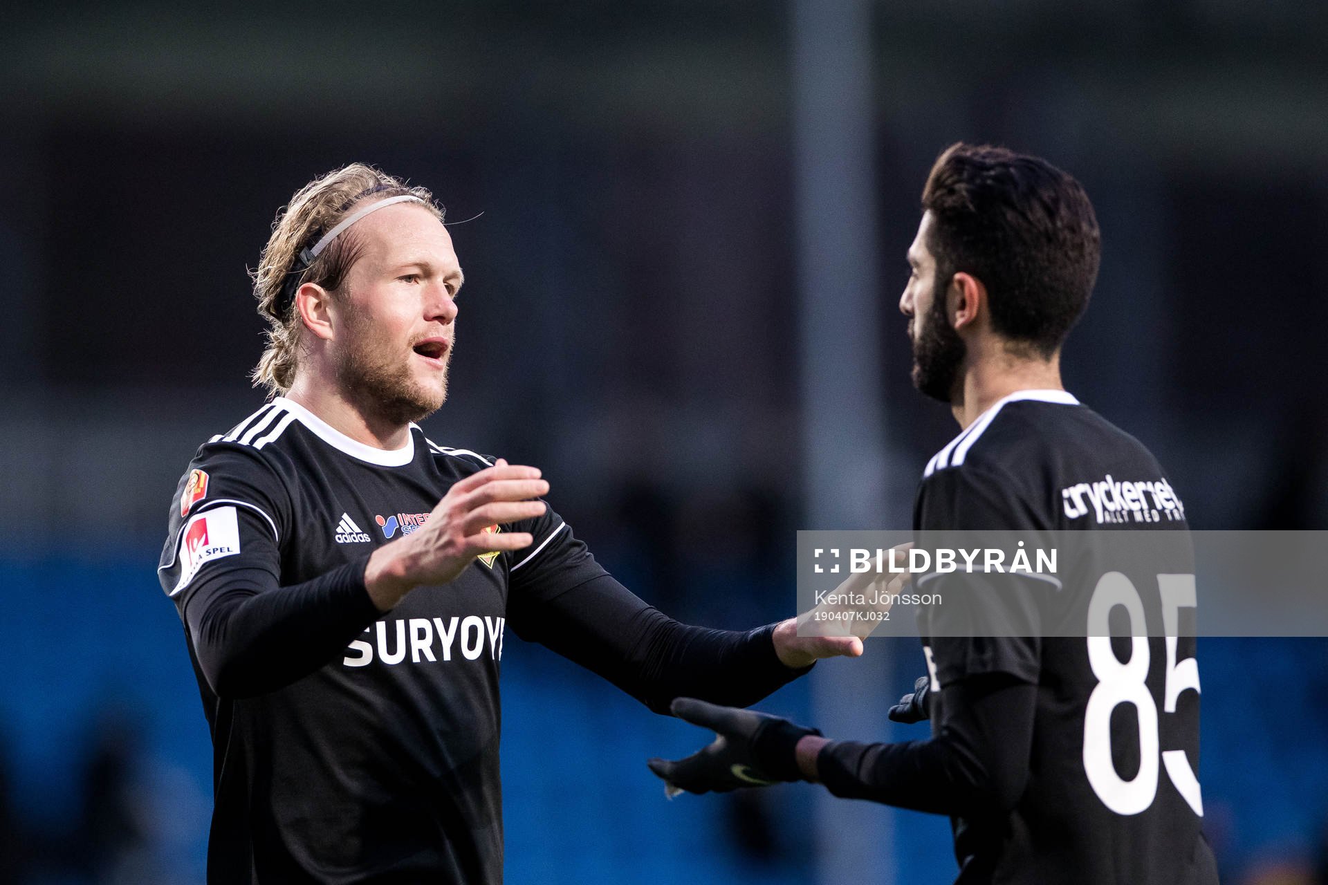 Syrianskas Anders Bååth jublar med Isa Demir