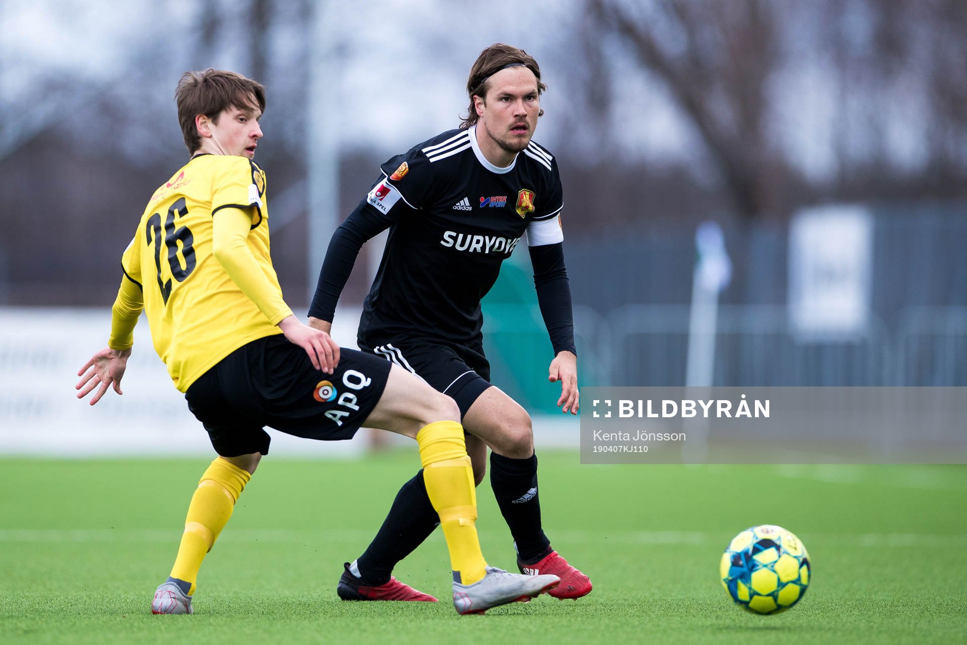 Frejs Olle Edlund och Syrianskas Sebastian Rajalakso