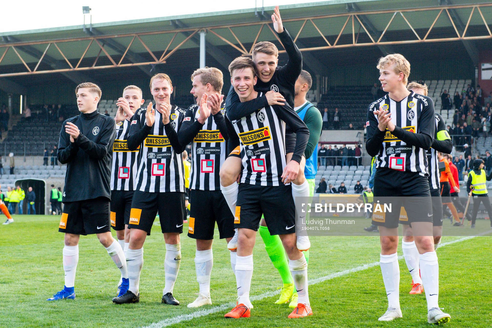 Landskronas Filip Olsson jublar med Hampus Ferhm