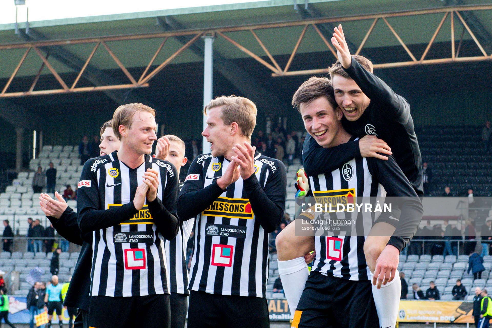Landskronas Filip Olsson jublar med Hampus Ferhm