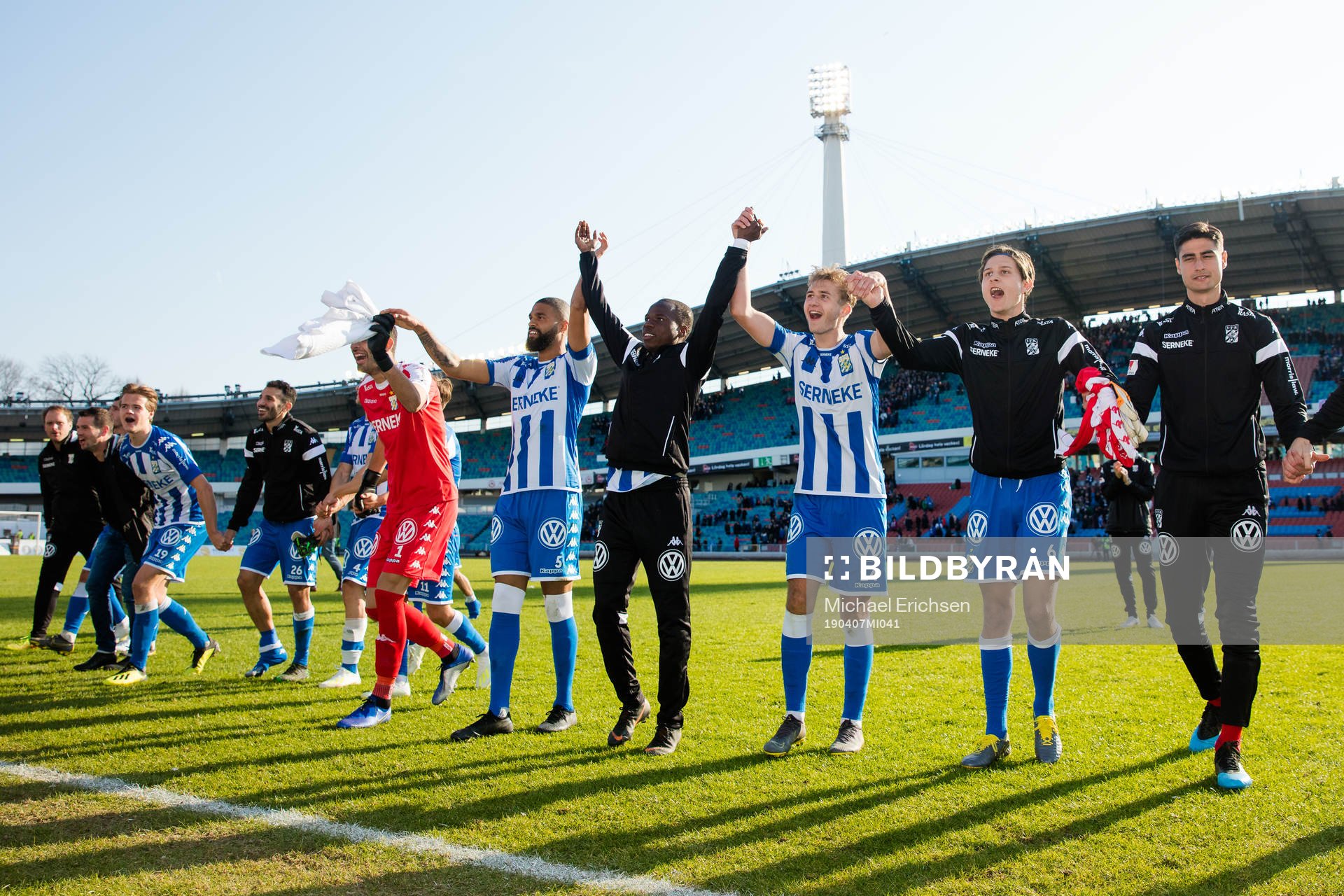 IFK Göteborg tackar publiken efter fotbollsmatchen i allsvenskan mellan IFK Göteborg och Elfsborg den 7 april 2019 i Göteborg.