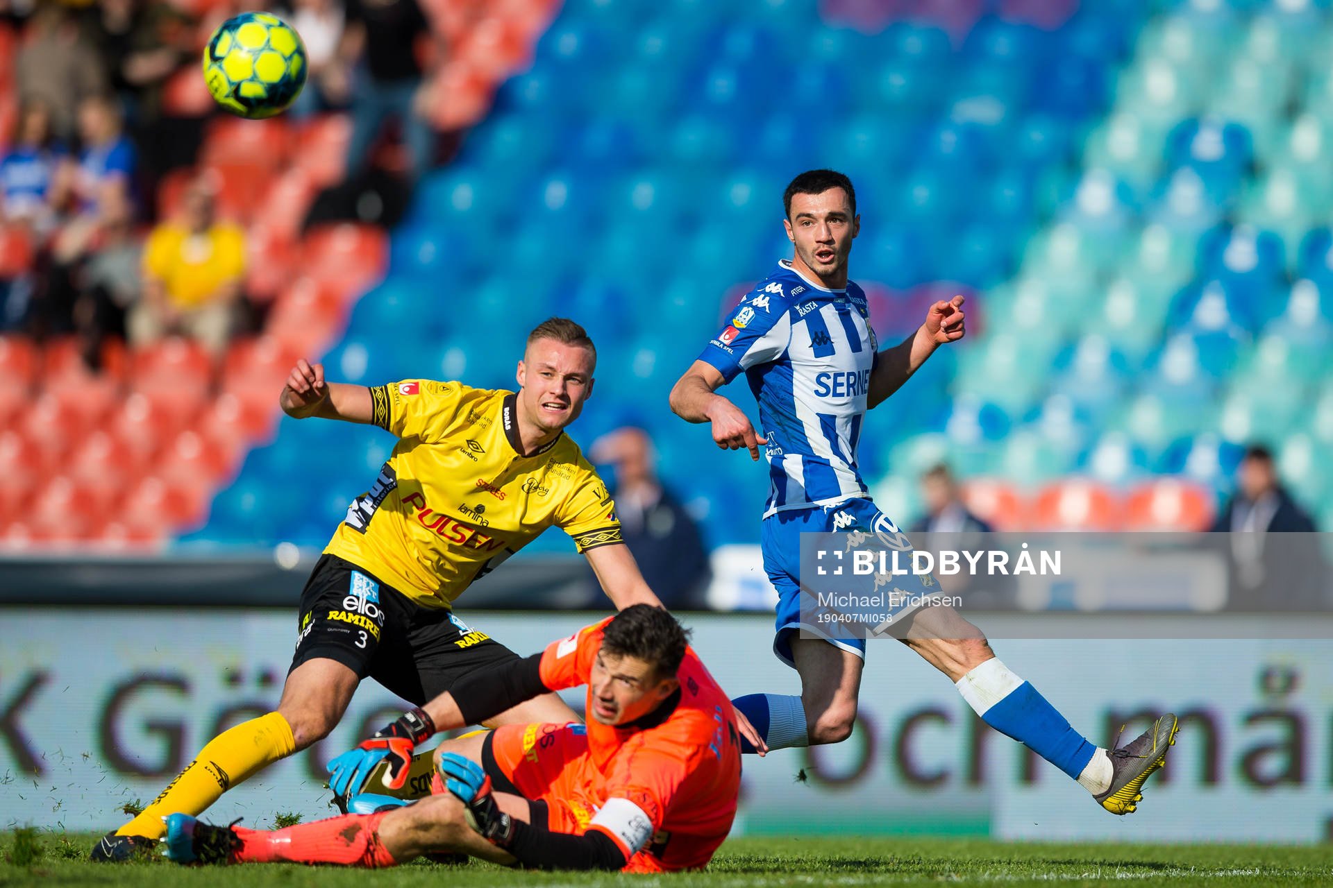 Elfsborgs Stian Rode Gregersen jagar IFK Göteborgs Giorgi