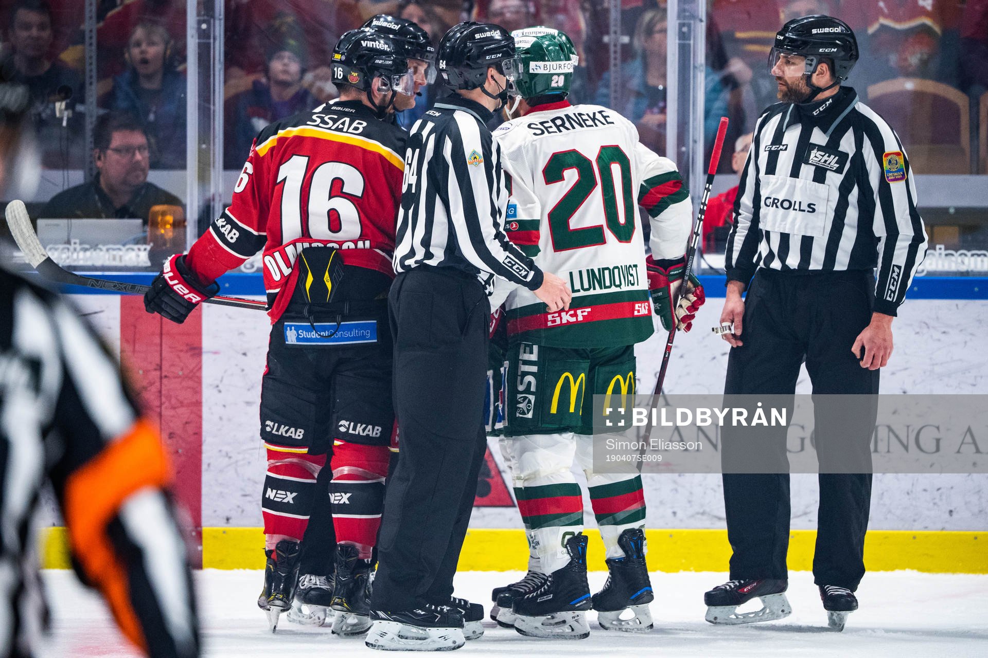 Luleås Niklas Olausson och Frölundas Joel Lundqvist i