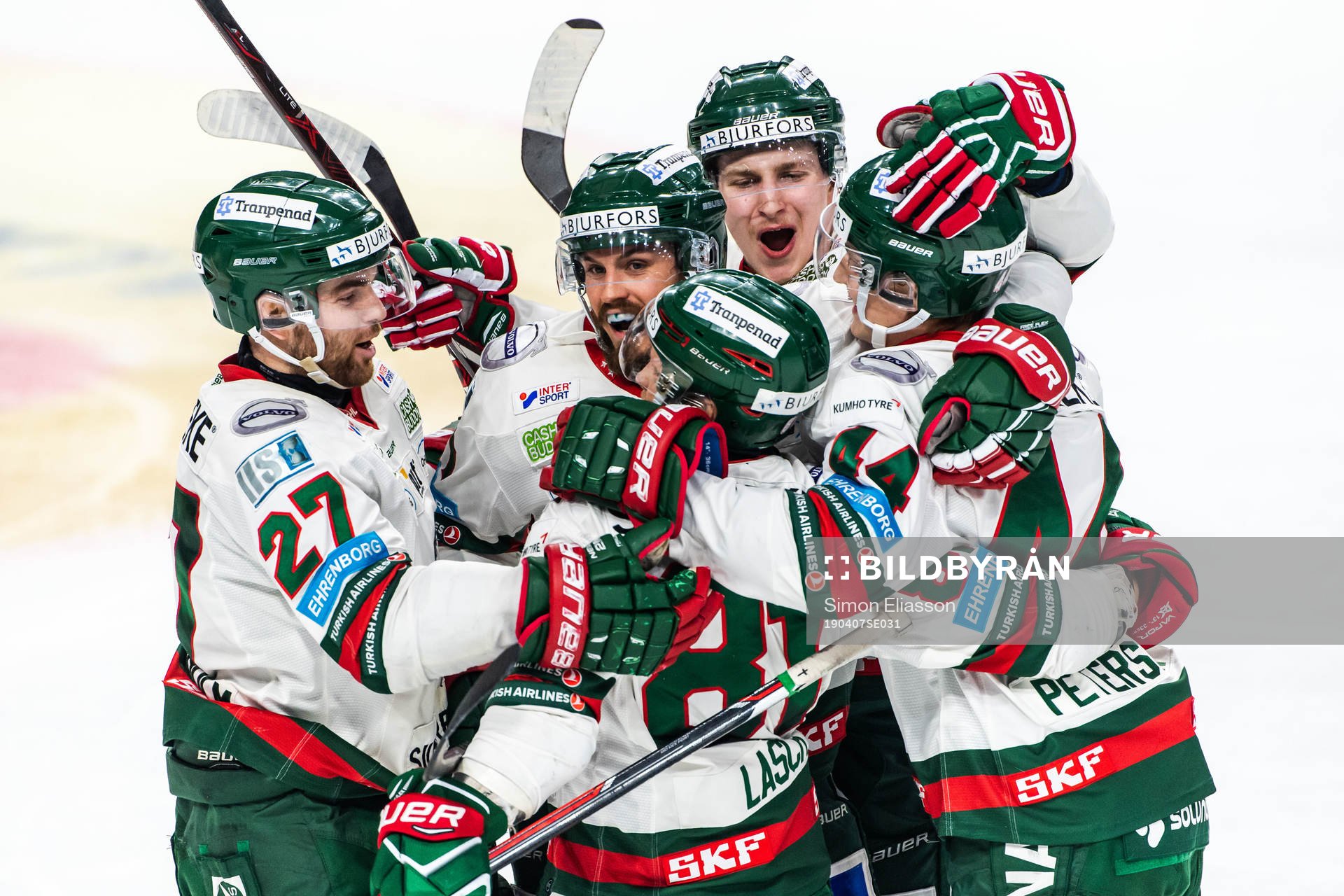 Frölundas Jacob Peterson jublar med lagkamrater