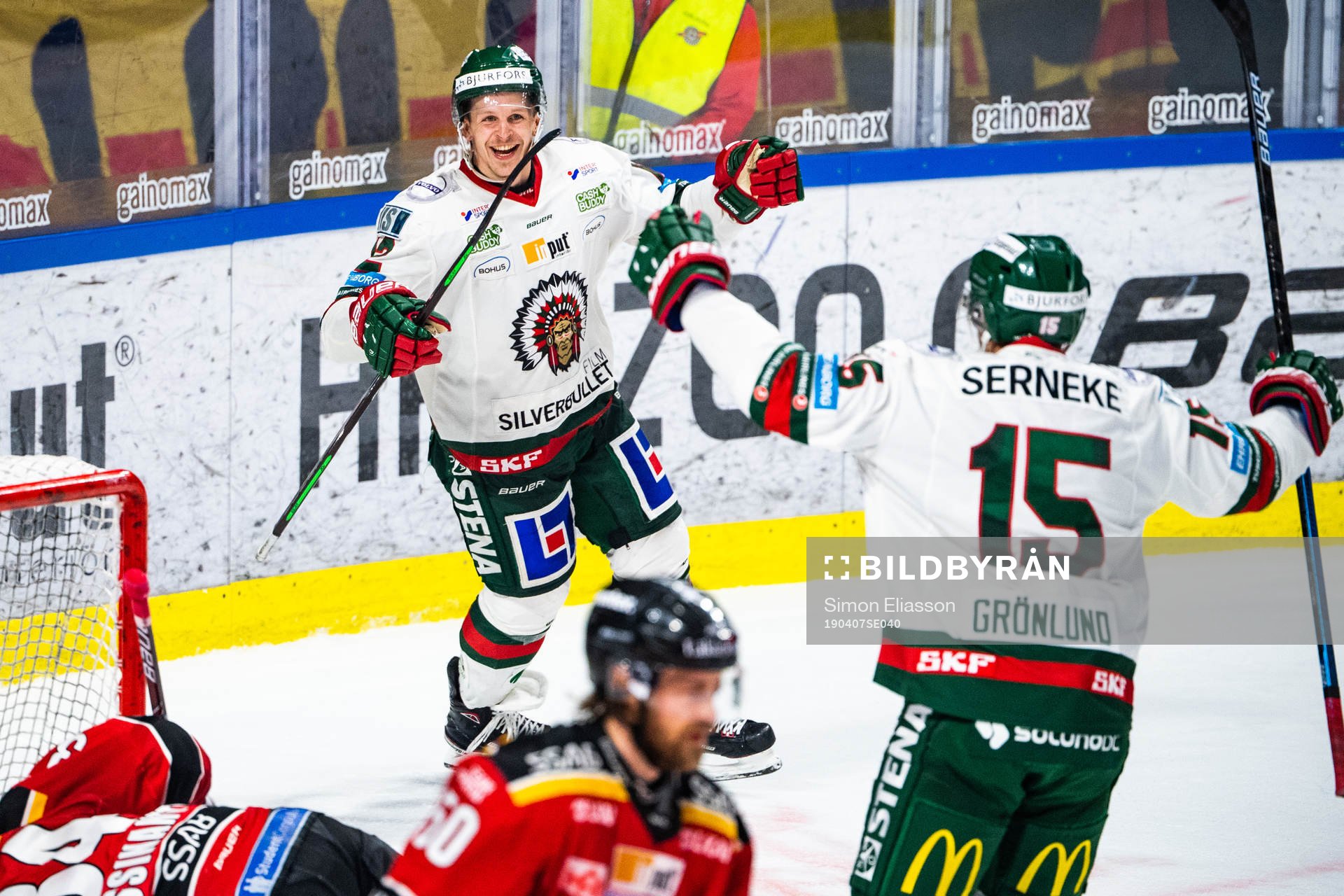 Frölundas Max Friberg och Anders Grönlund jublar