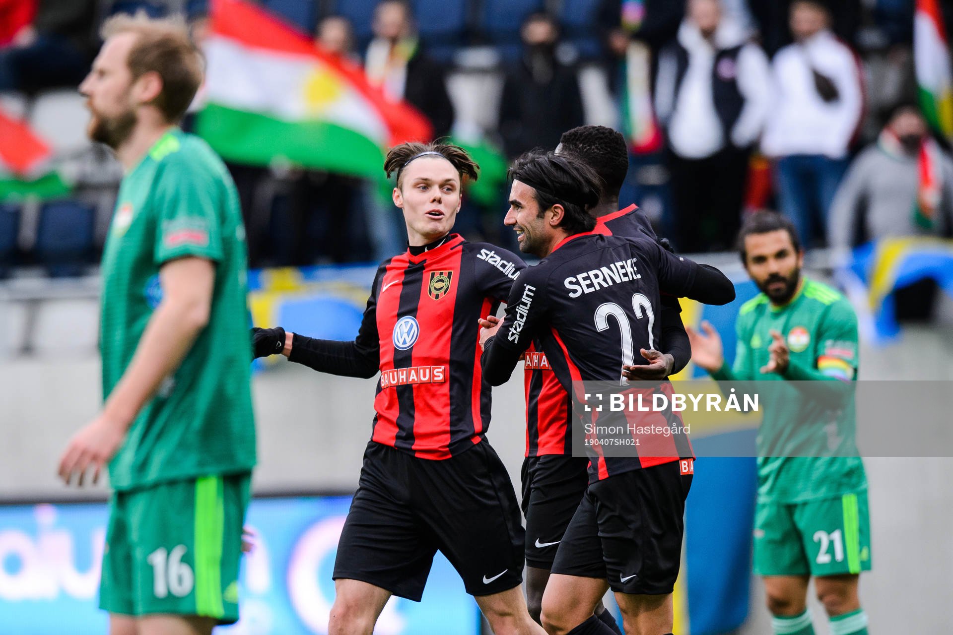 Brommapojkarnas Albin Linnér och Alexander Nilsson jublar med Eric Johana Omondi efter 0-1 under fotbollsmatchen i Superettan mellan Dalkurd och Brommapojkarna den 7 april 2019 i Gävle.
