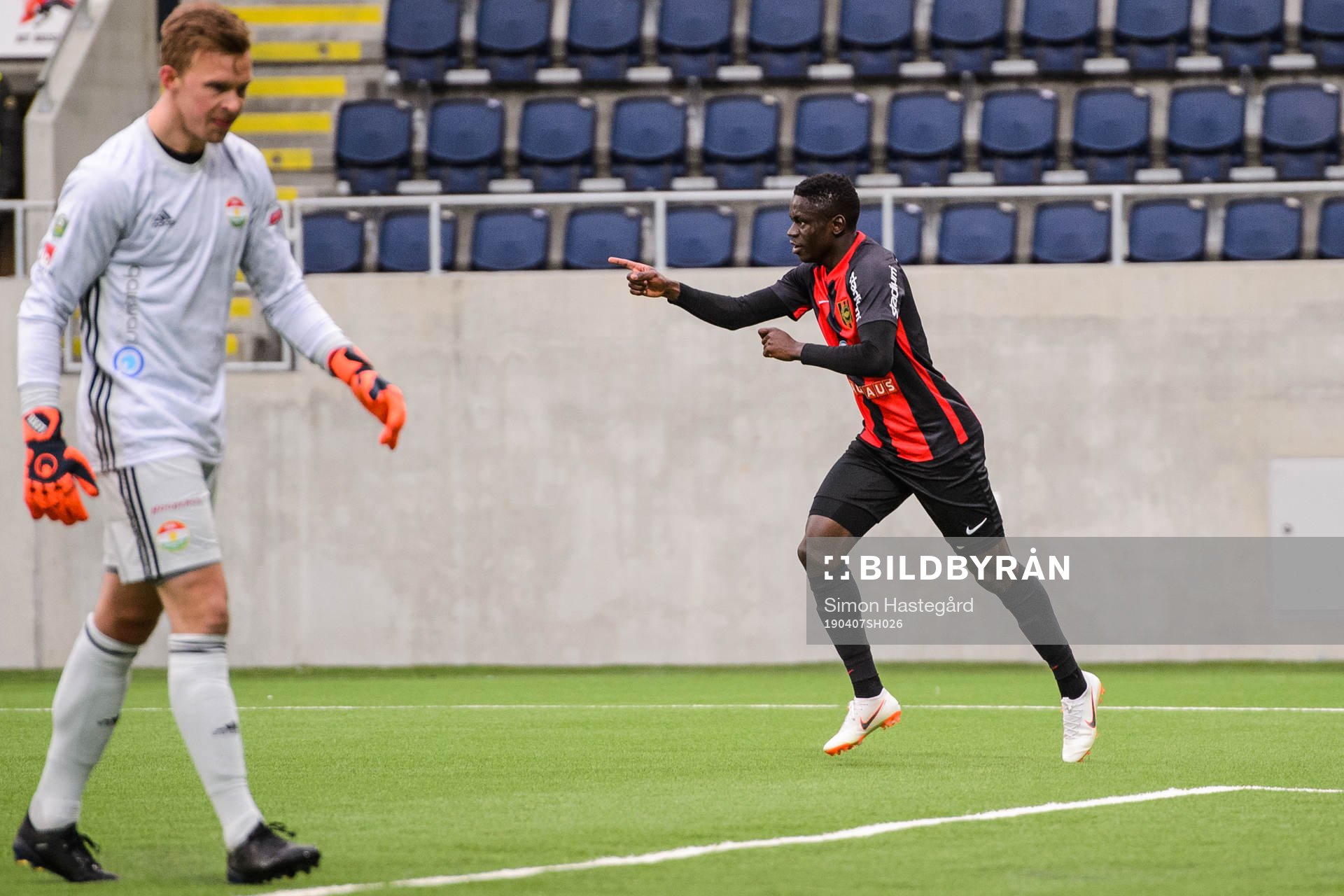 Brommapojkarnas Eric Johana Omondi jublar