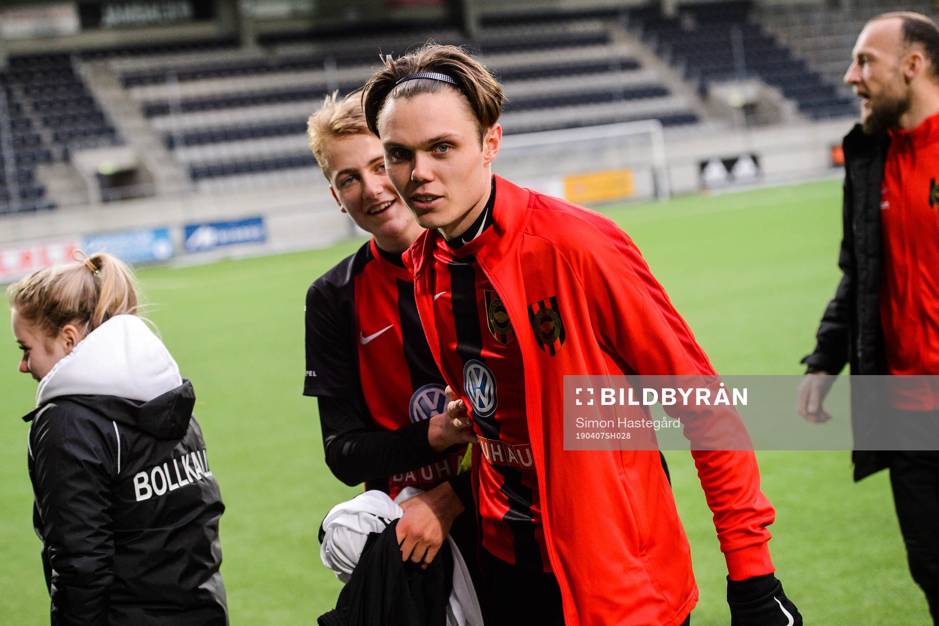 Brommapojkarnas Albin Linnér jublar efter  fotbollsmatchen i Superettan mellan Dalkurd och Brommapojkarna den 7 april 2019 i Gävle.