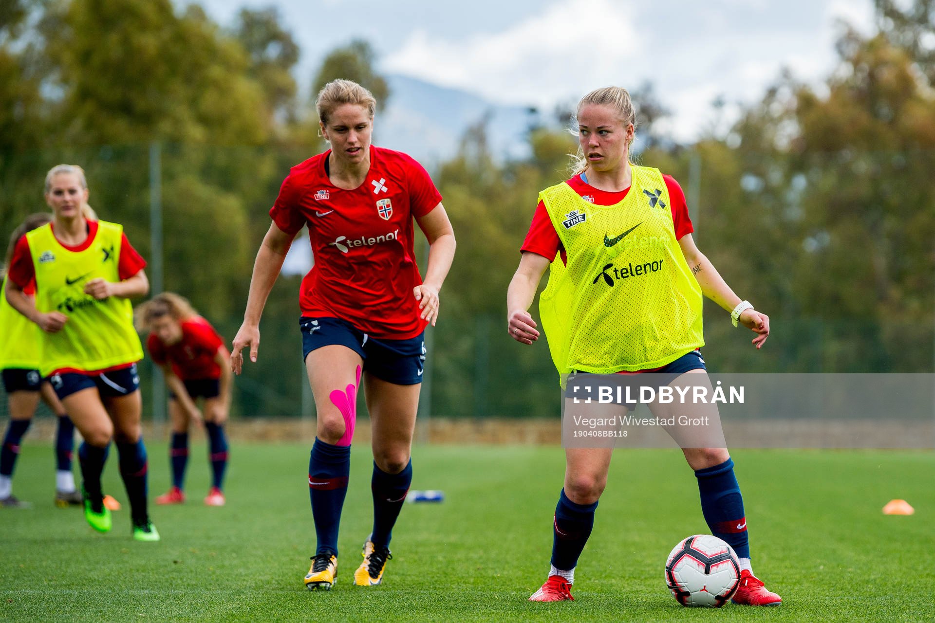 Elise Thorsnes and Therese Sessy Åsland of Norway