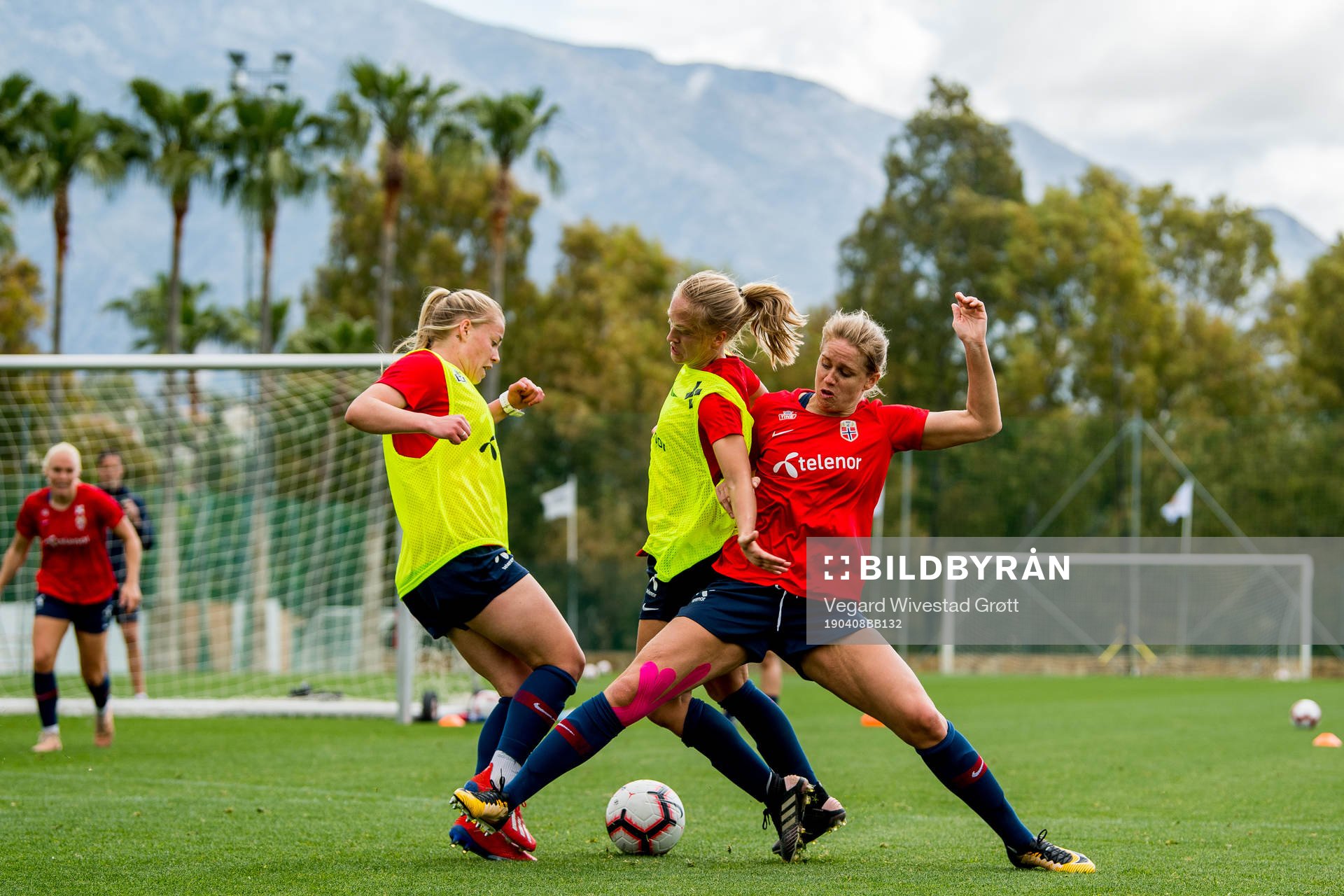 Therese Sessy Åsland, Amalie Eikeland and Elise Thorsnes