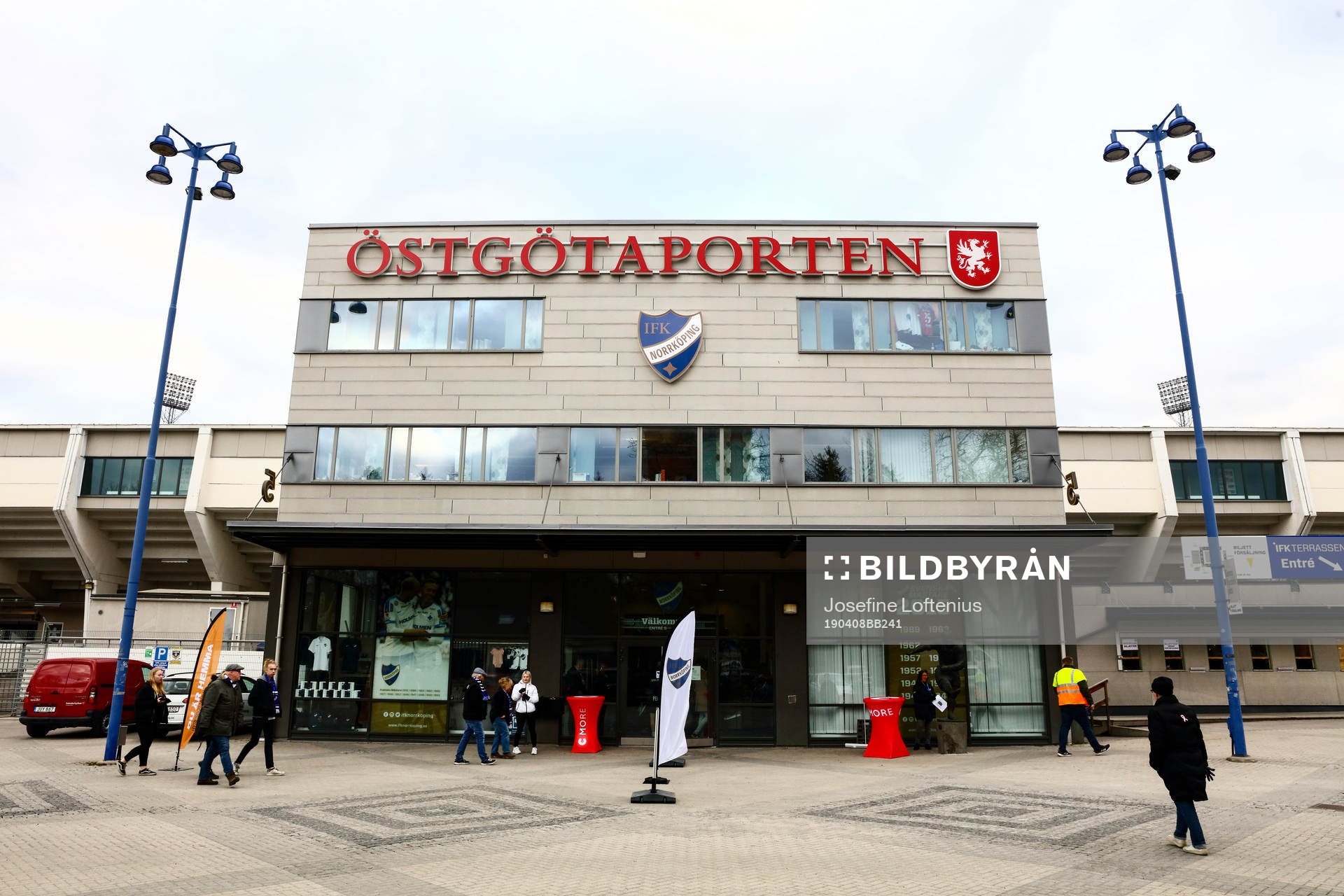 Entrén till Östgötaporten innan fotbollsmatchen i