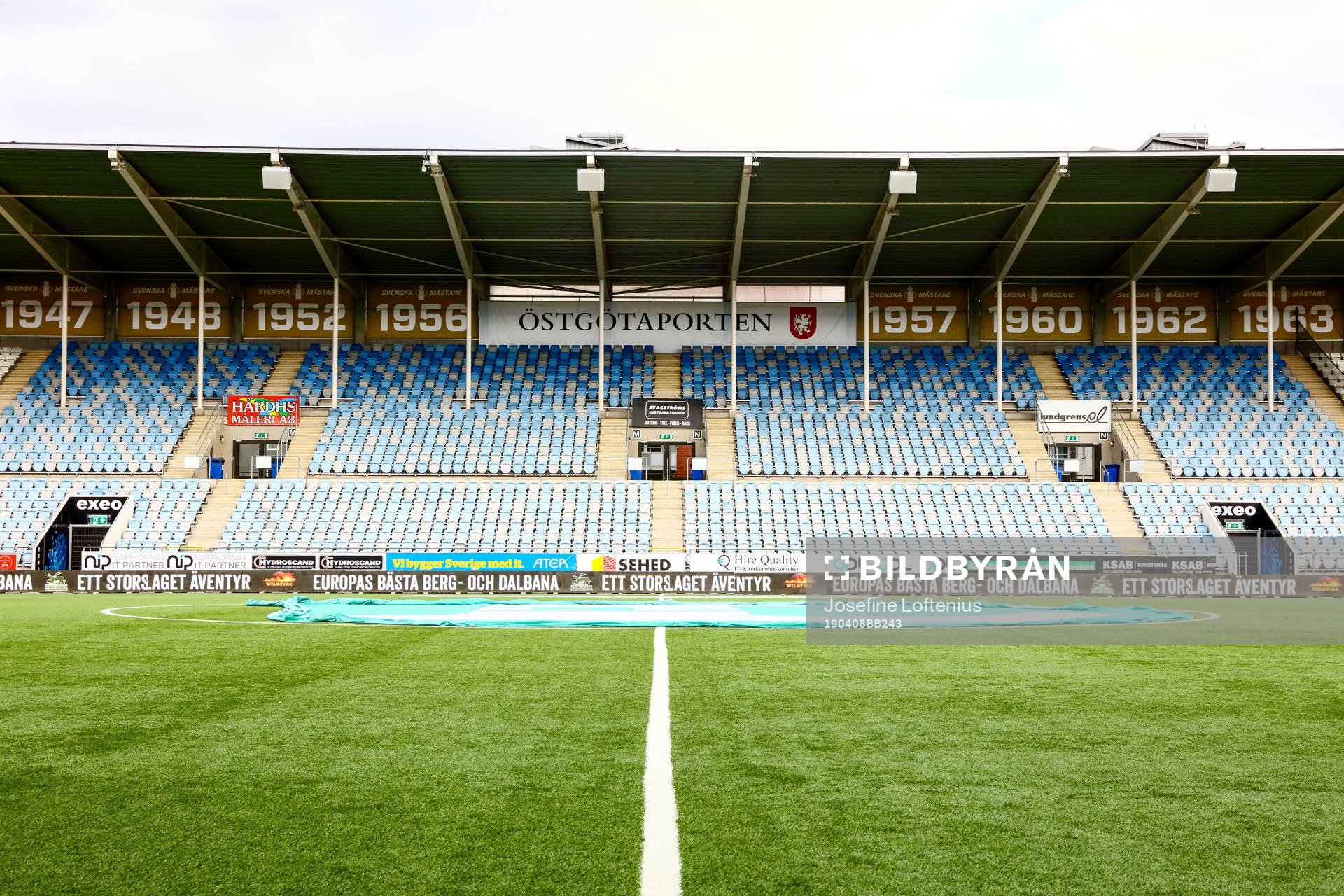 Vy mot Östgötaportens ena långsida innan fotbollsmatchen