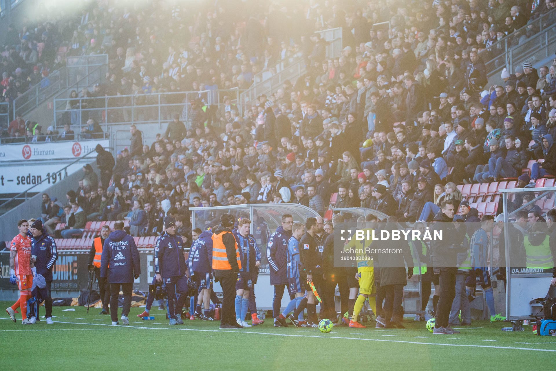 Spelare lämnar plan på grund av framflyttad matchstart