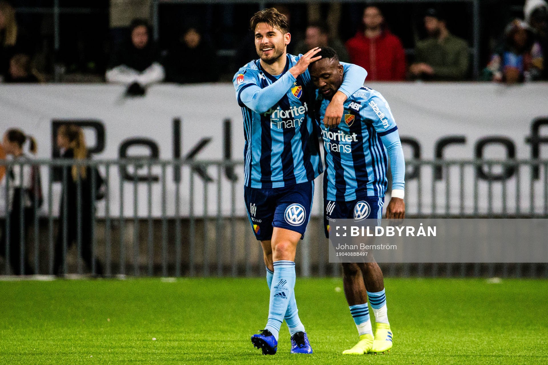 Djurgårdens Mohamed Buya Turay jublar med Astrit Ajdarevic