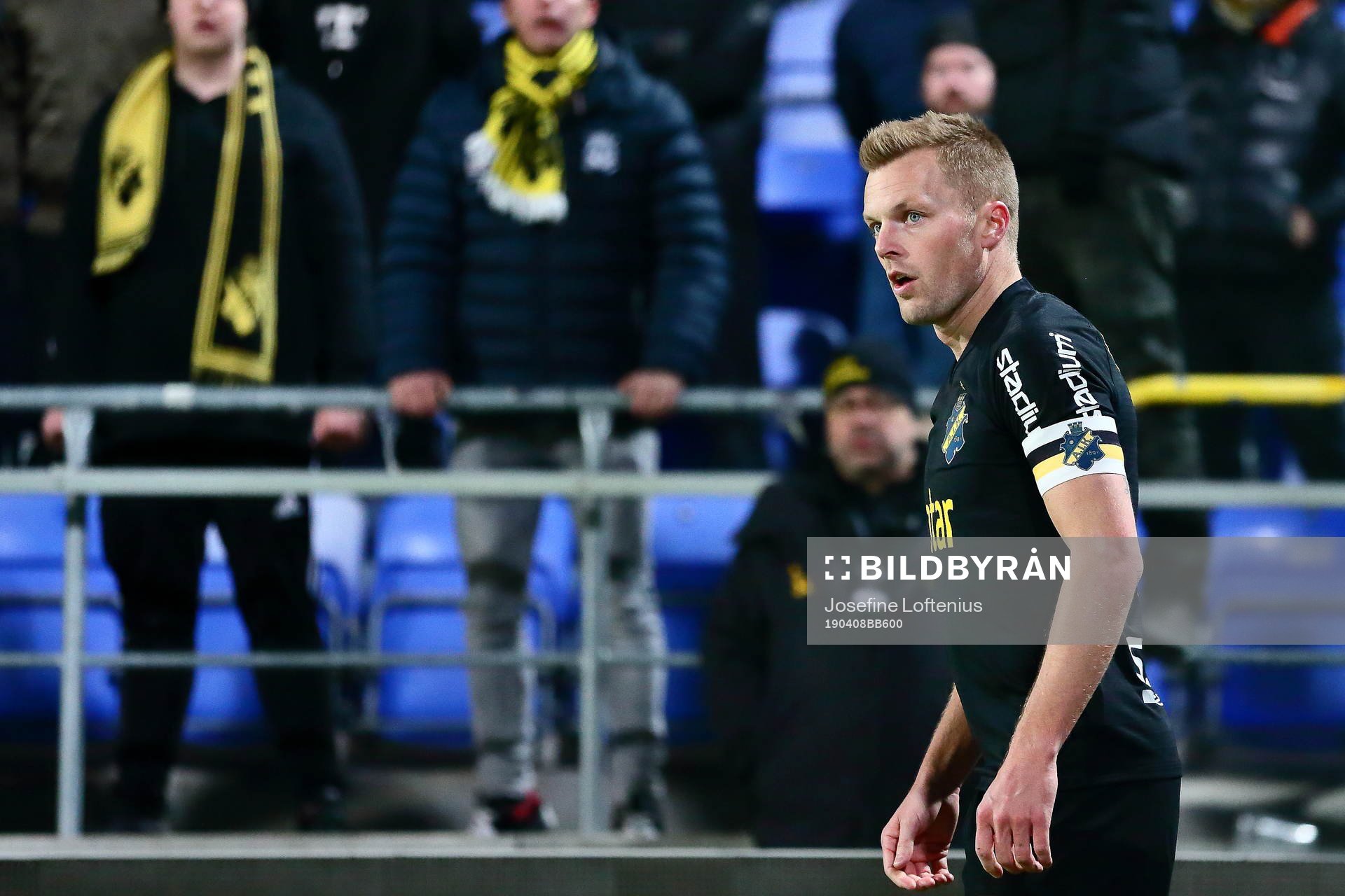 s Sebastian Larsson förbereder sig för en hörna