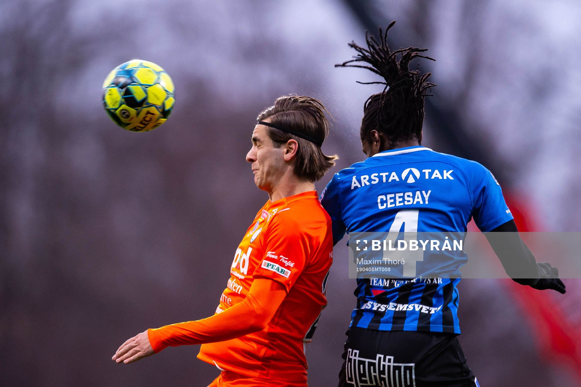 AFC Eskilstunas Adi Nalic i nickduell med Sirius Kebba