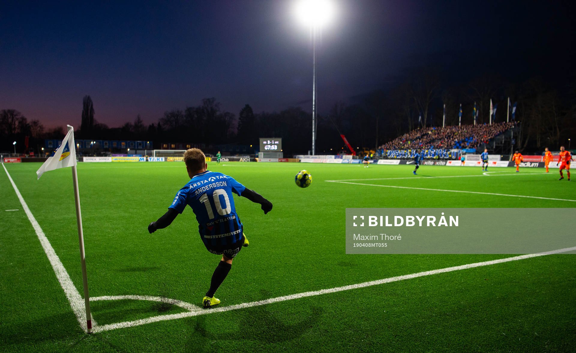 Sirius Elias Andersson med en hörna
