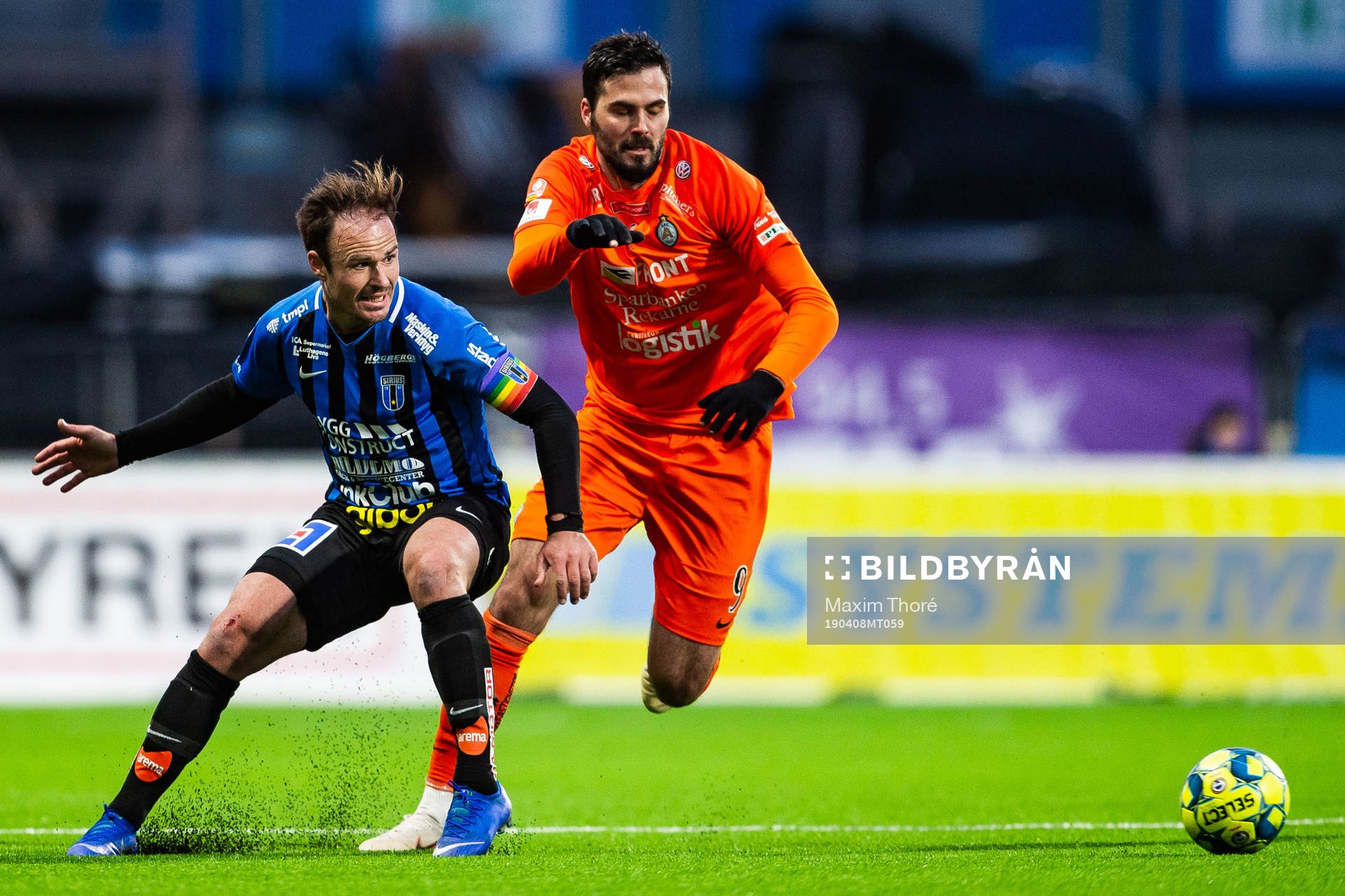 Sirius Niklas Busch Thor och AFC Eskilstunas Denni Avdic