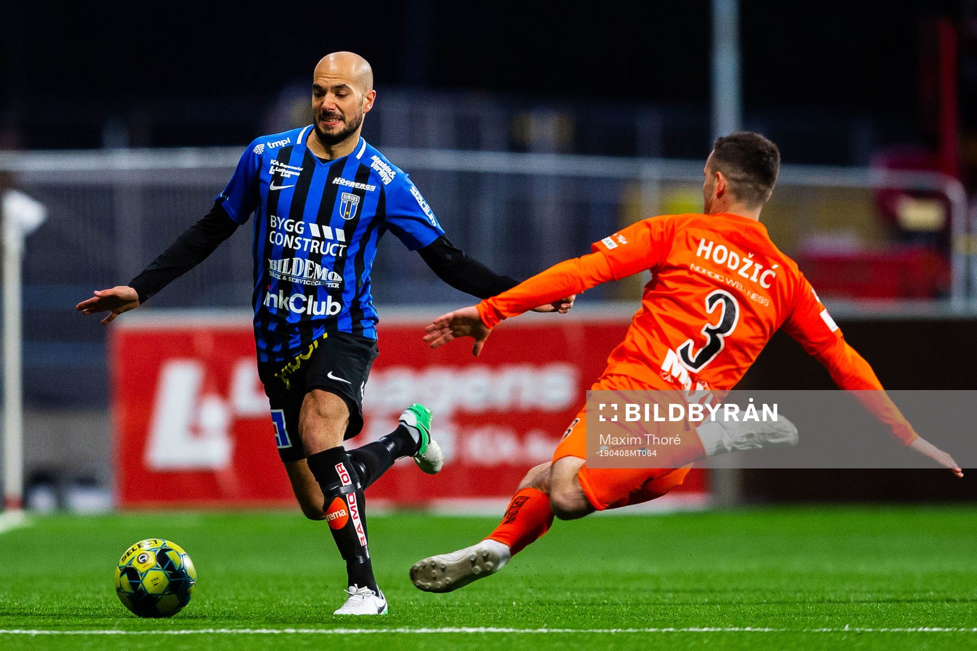 Sirius Karl Larson och AFC Eskilstunas Kadir Hodzic