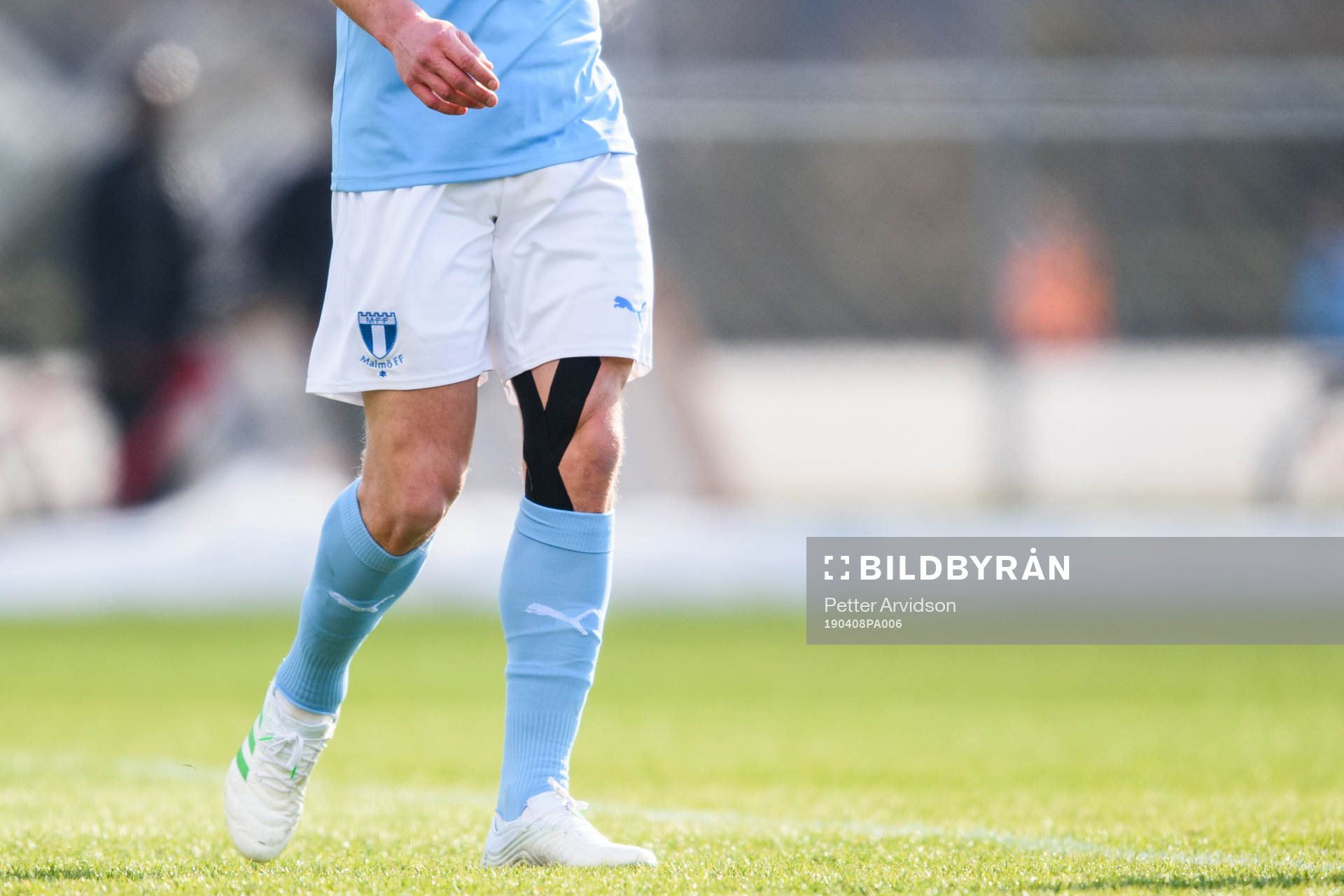 Malmö FFs Markus Rosenberg med tejpat knä