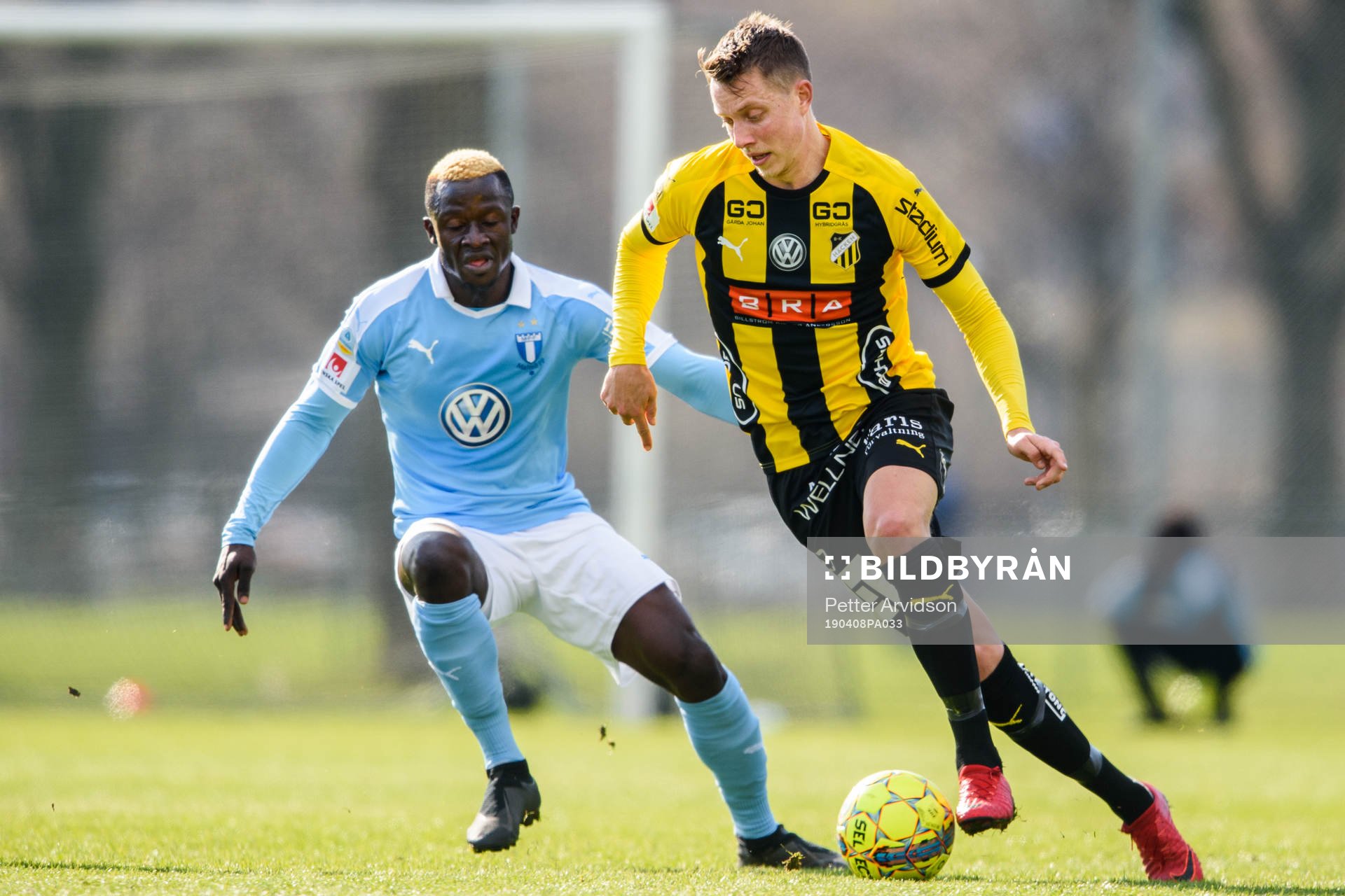 Häckens Viktor Lundberg och Malmö FFs Bonke Innocent