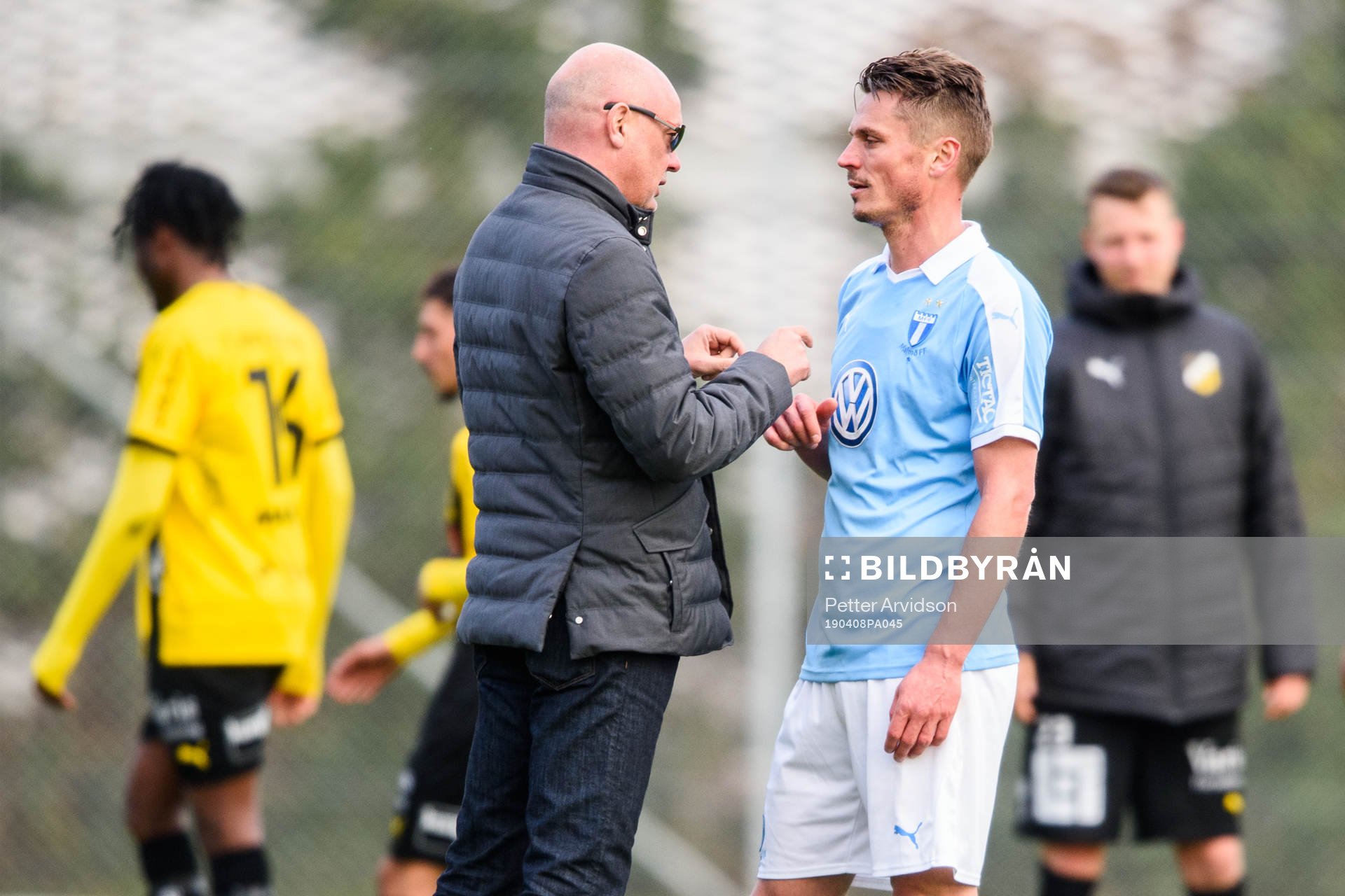 Malmö FFs A-lags tränare Uwe Rösler och Markus Rosenberg efter fotbollsmatchen i U21 Allsvenskan mellan Malmö FF och BK Häcken den 8 april 2019 i Malmö.