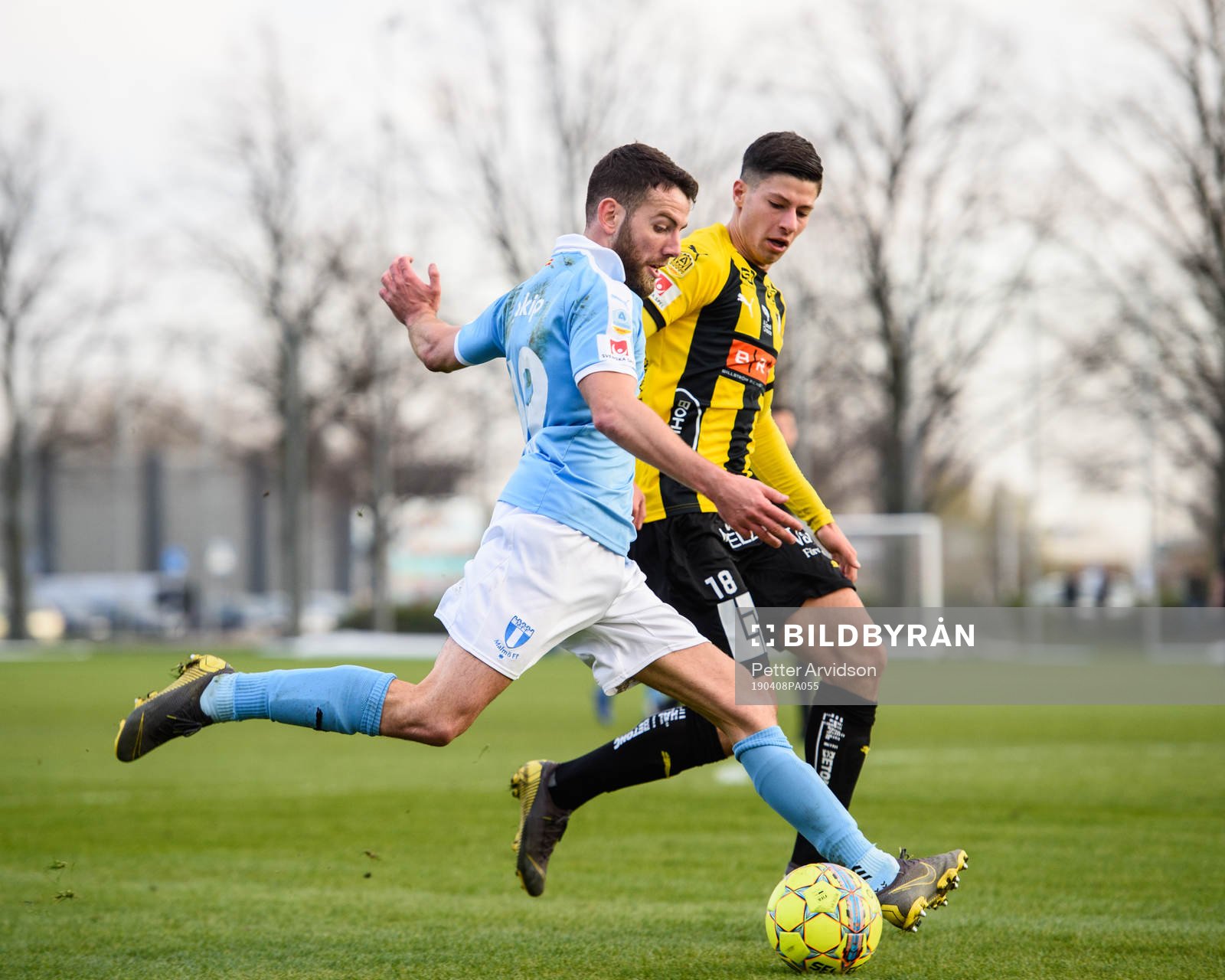 Malmö FFs Erdal Rakip och Häckens Kevin Yakob