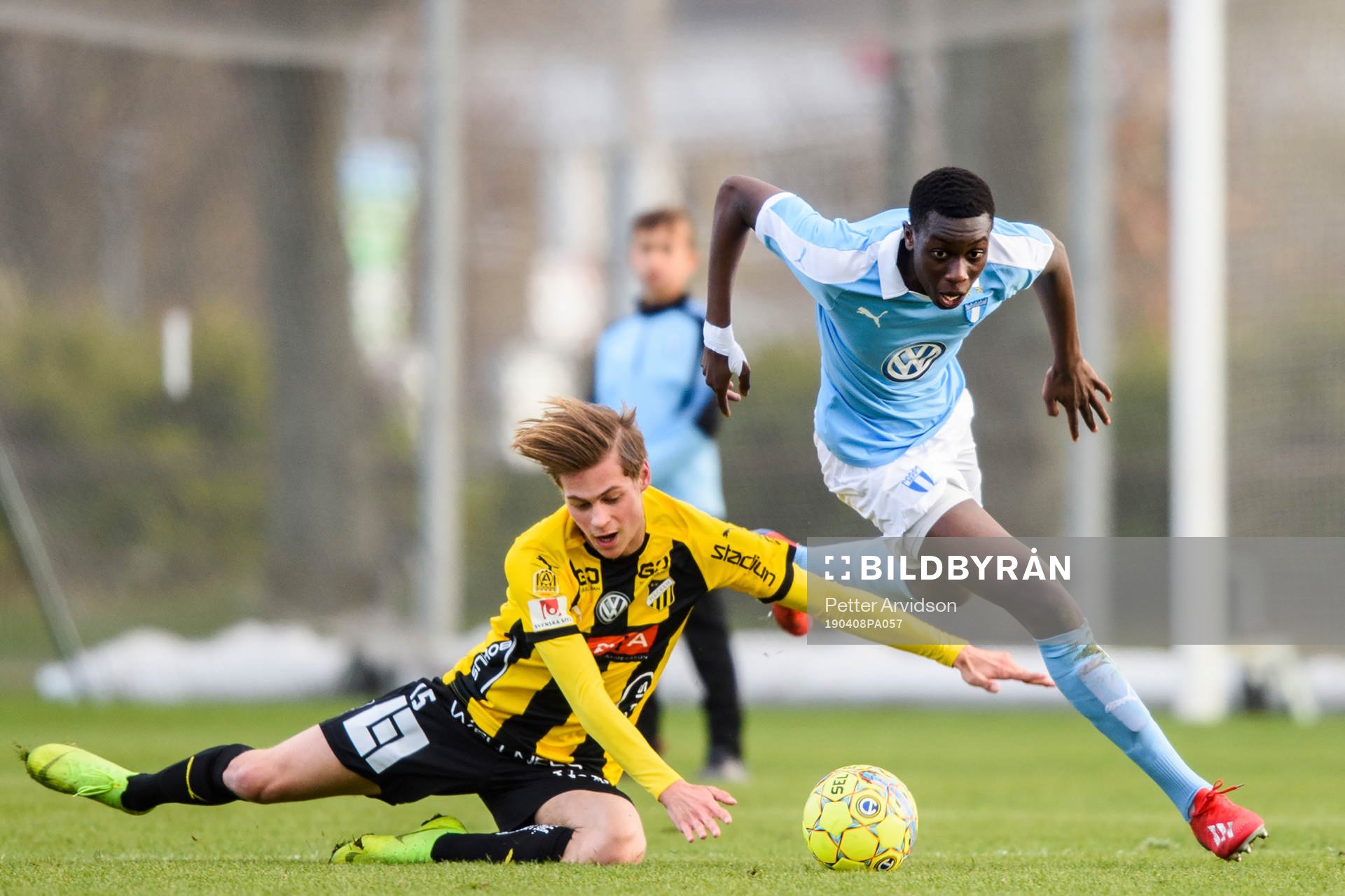 Malmö FFs Yahya Kalley tar sig förbi Häckens Alexander