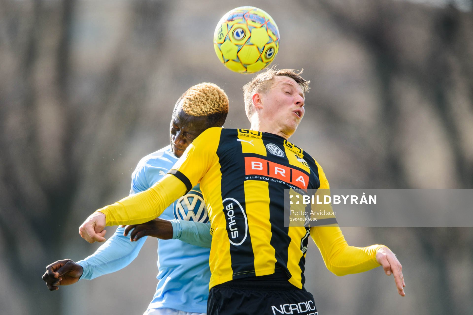 Malmö FFs Bonke Innocent och Häckens Viktor Lundberg