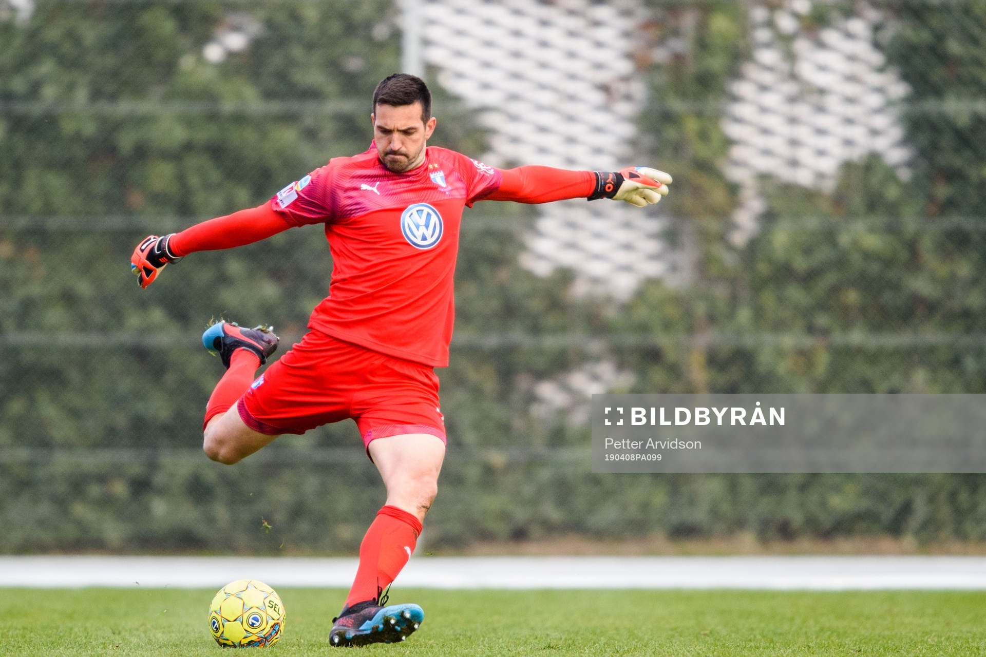 Malmö FFs målvakt Dusan Melicharek under fotbollsmatchen i U21 Allsvenskan mellan Malmö FF och BK Häcken den 8 april 2019 i Malmö.