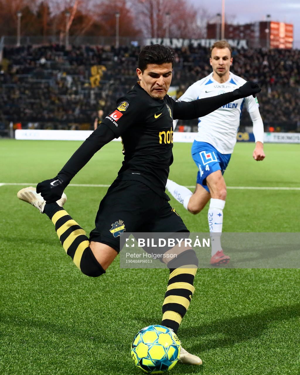 s Tarik Elyounoussi