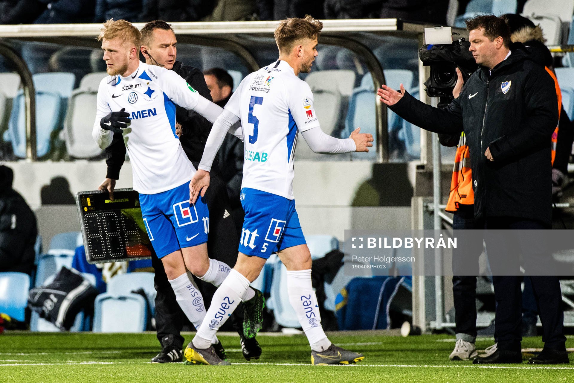 IFK Norrköpings Christoffer Nyman lämnar planen och Kalle