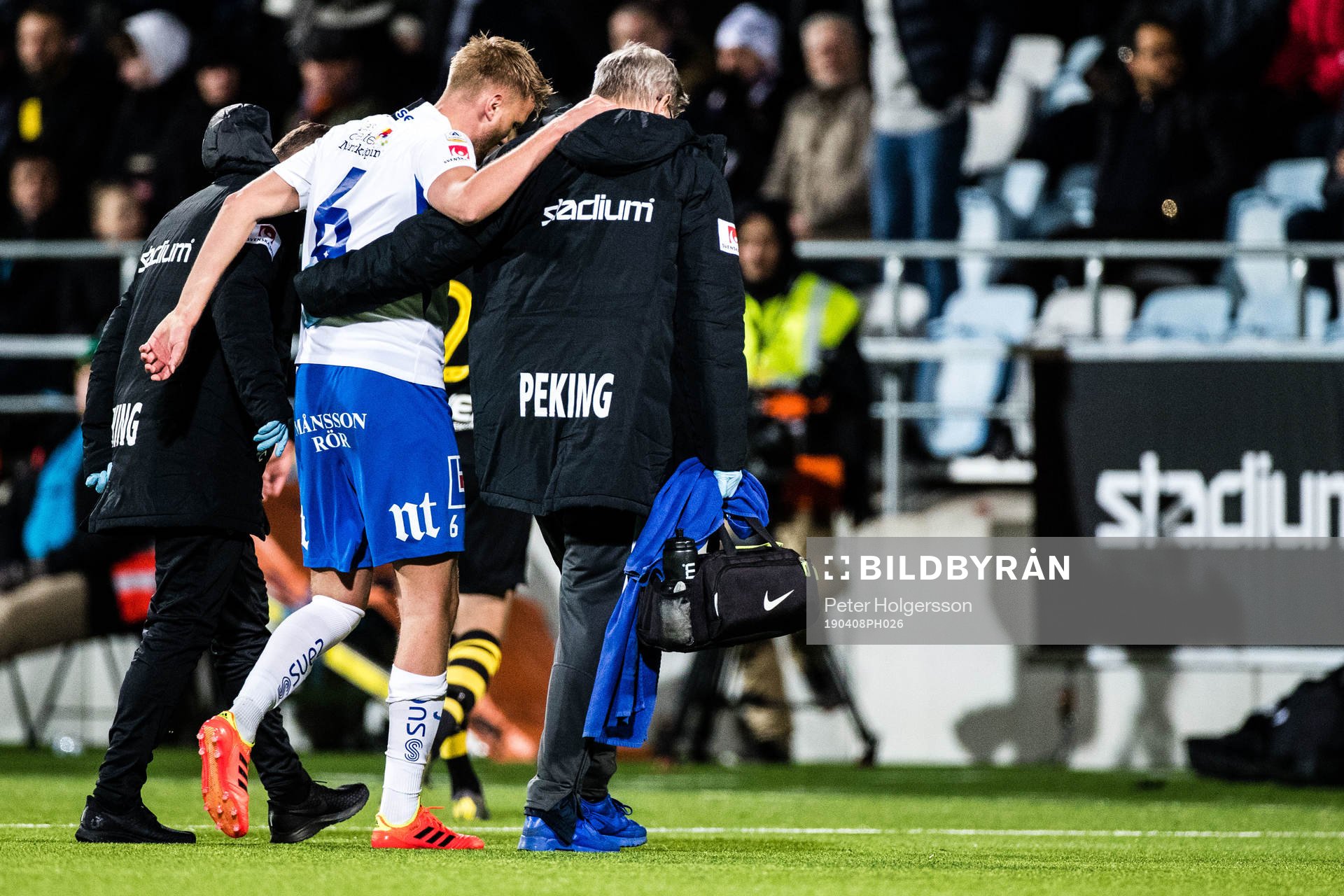IFK Norrköpings Kasper Larsen leds av plan