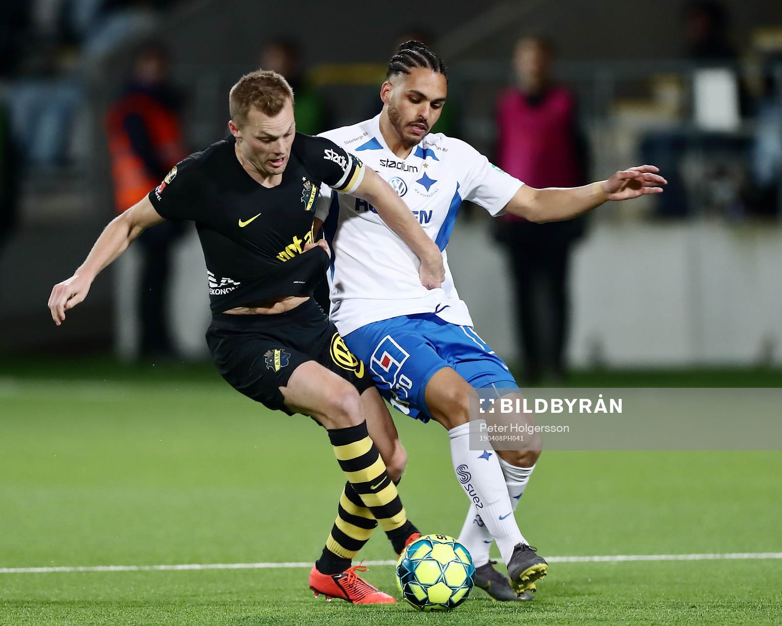 s Sebastian Larsson och IFK Norrköpings Alexander Jakobsen