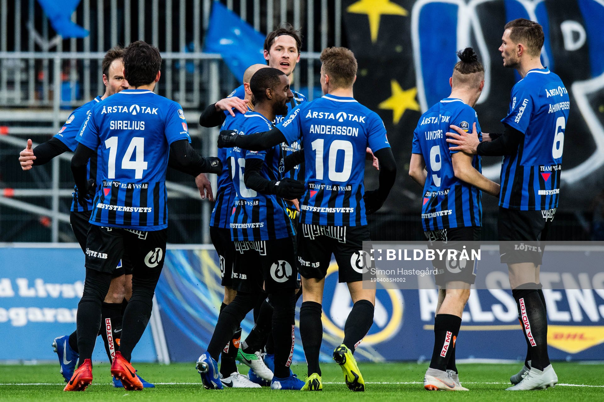 Sirius Mohammed Saeid jublar med lagkamrater