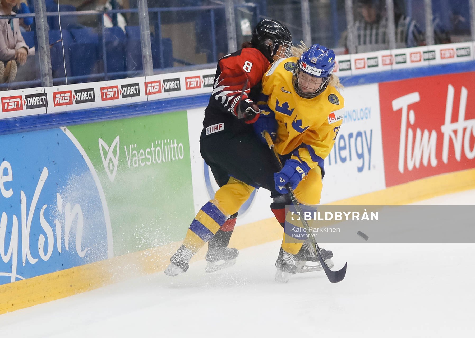 Akane Hosoyamada #8, JPN and Olivia Carlsson #29, SWE