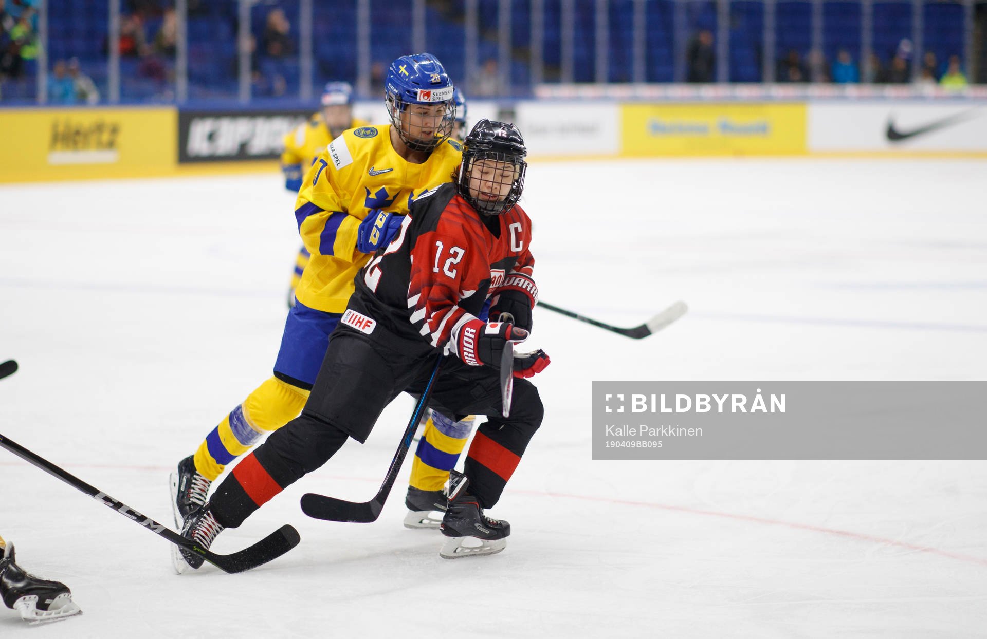 Fanny Rask #20, SWE and Chiho Osawa #12, JPN