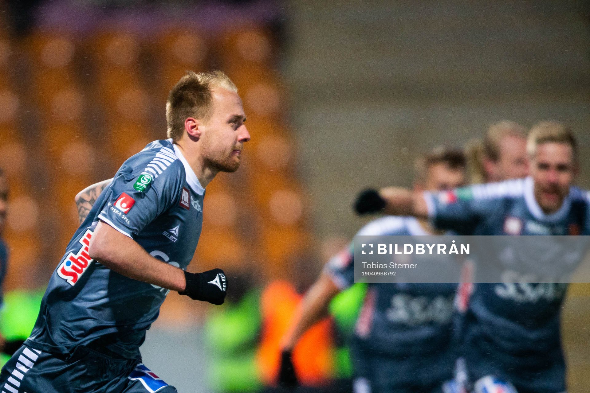 Brages Anton Lundin jublar