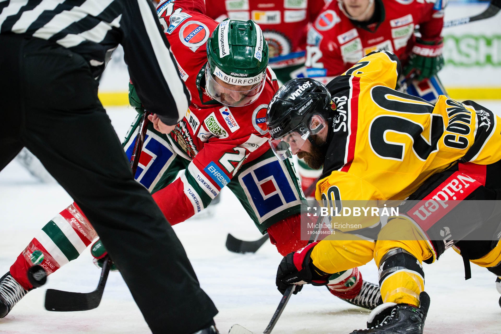 Frölundas Joel Lundqvist tekar mot Luleås Jack Connolly