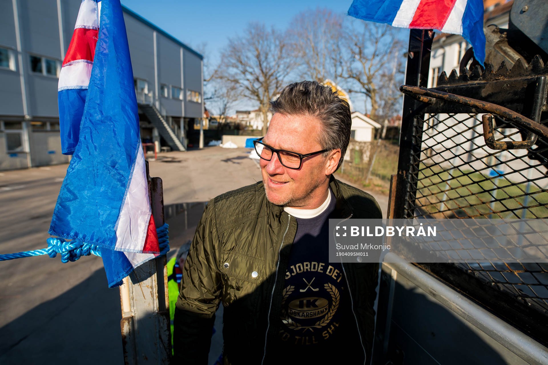 Oskarshamns tränare Håkan Åhlund firar på väg till