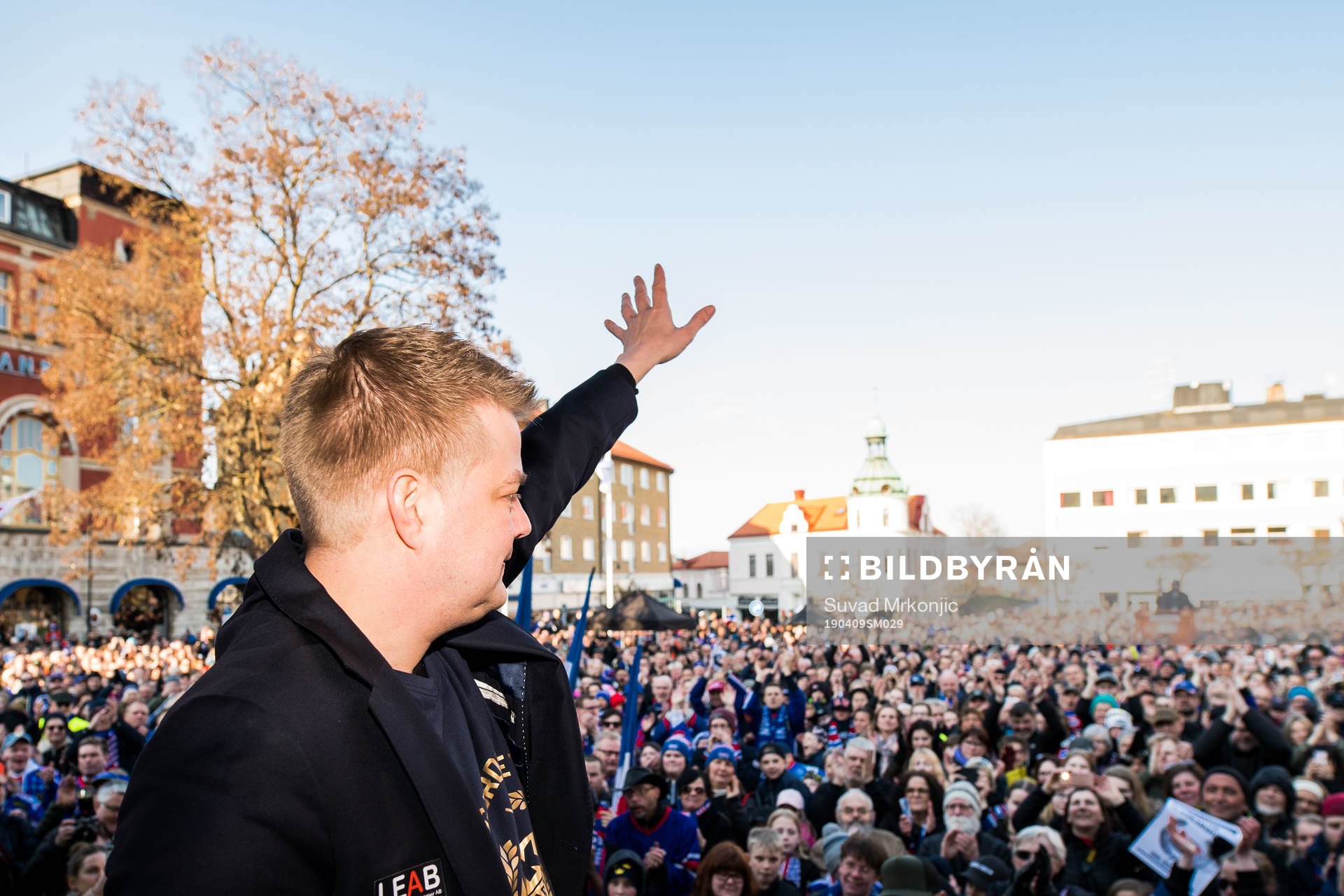Oskarshamns sportchef Per Kenttä firar vid Lilla Torget