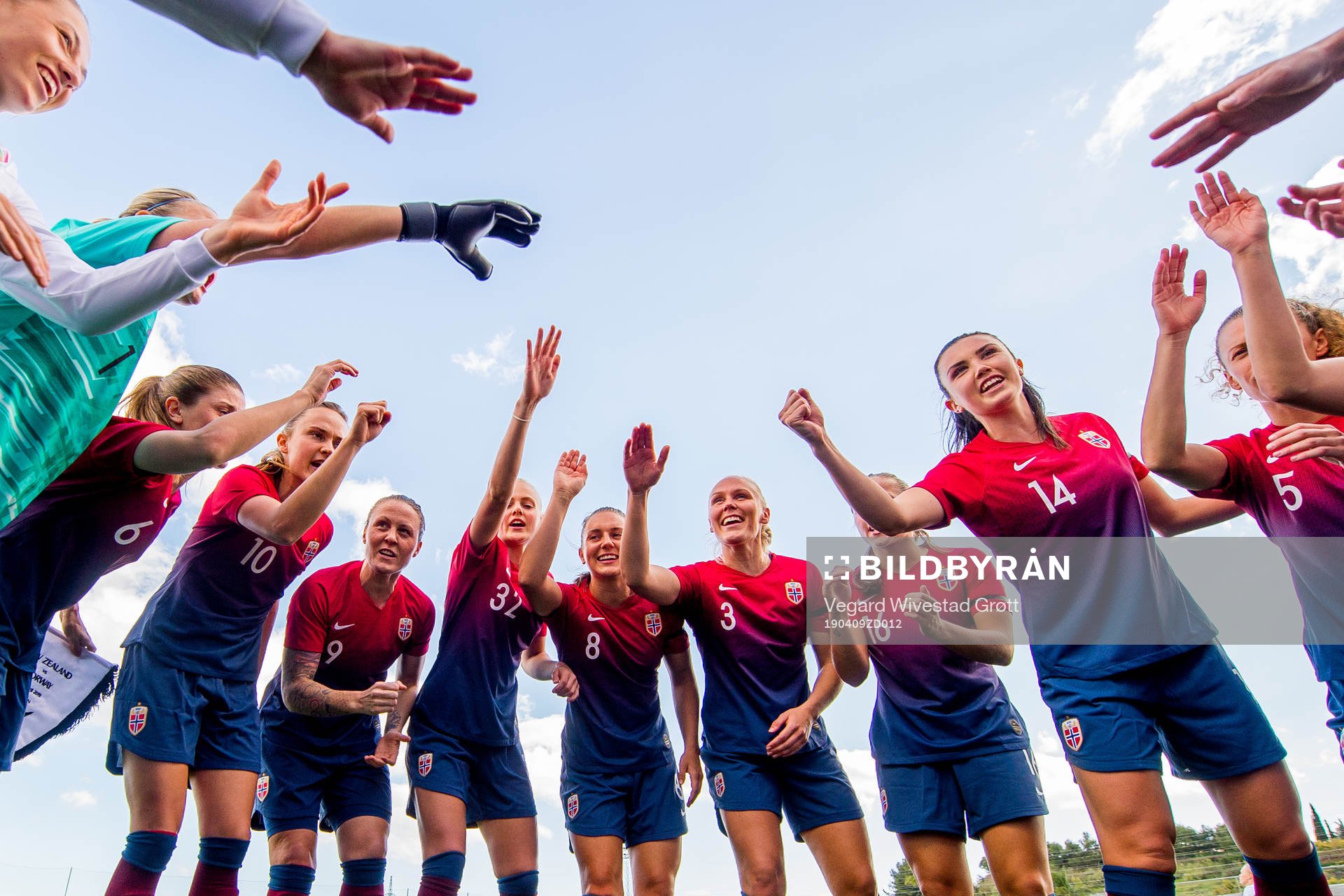 Goalkeeper Cecilie Fiskerstrand, goalkeeper Ingrid