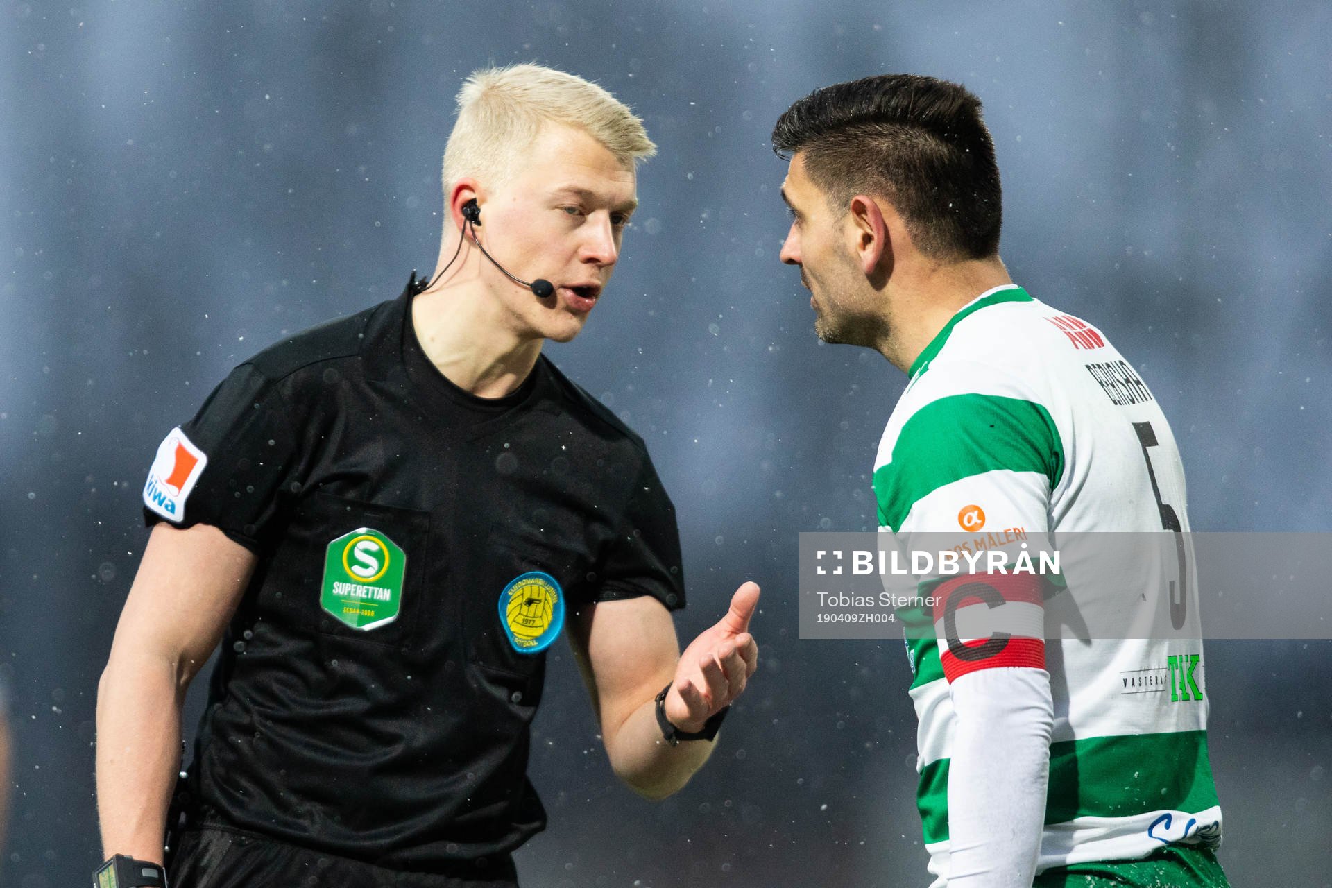 Domare Adam Ladebäck och Västerås Ilir Berisha