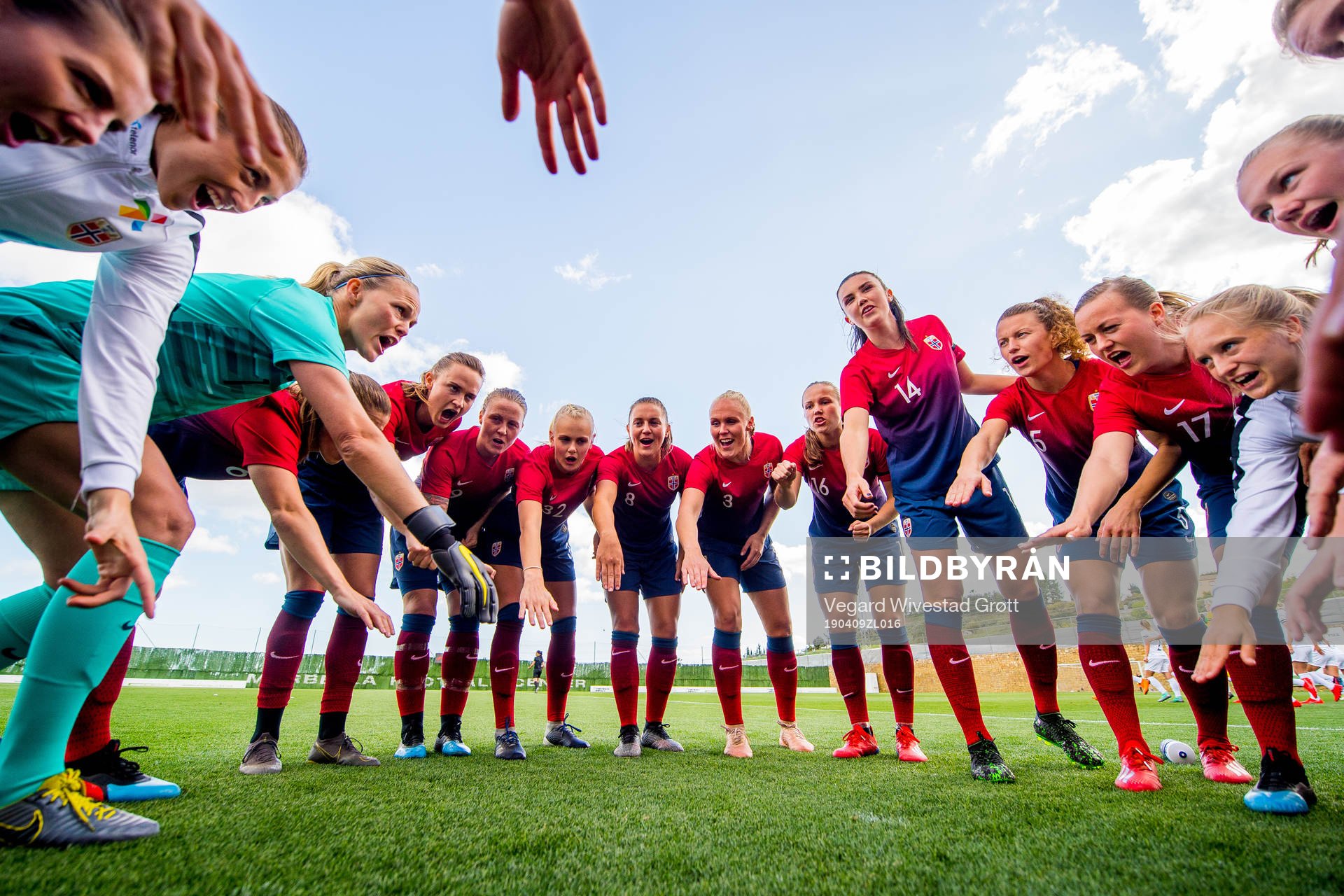 Goalkeeper Cecilie Fiskerstrand, goalkeeper Ingrid