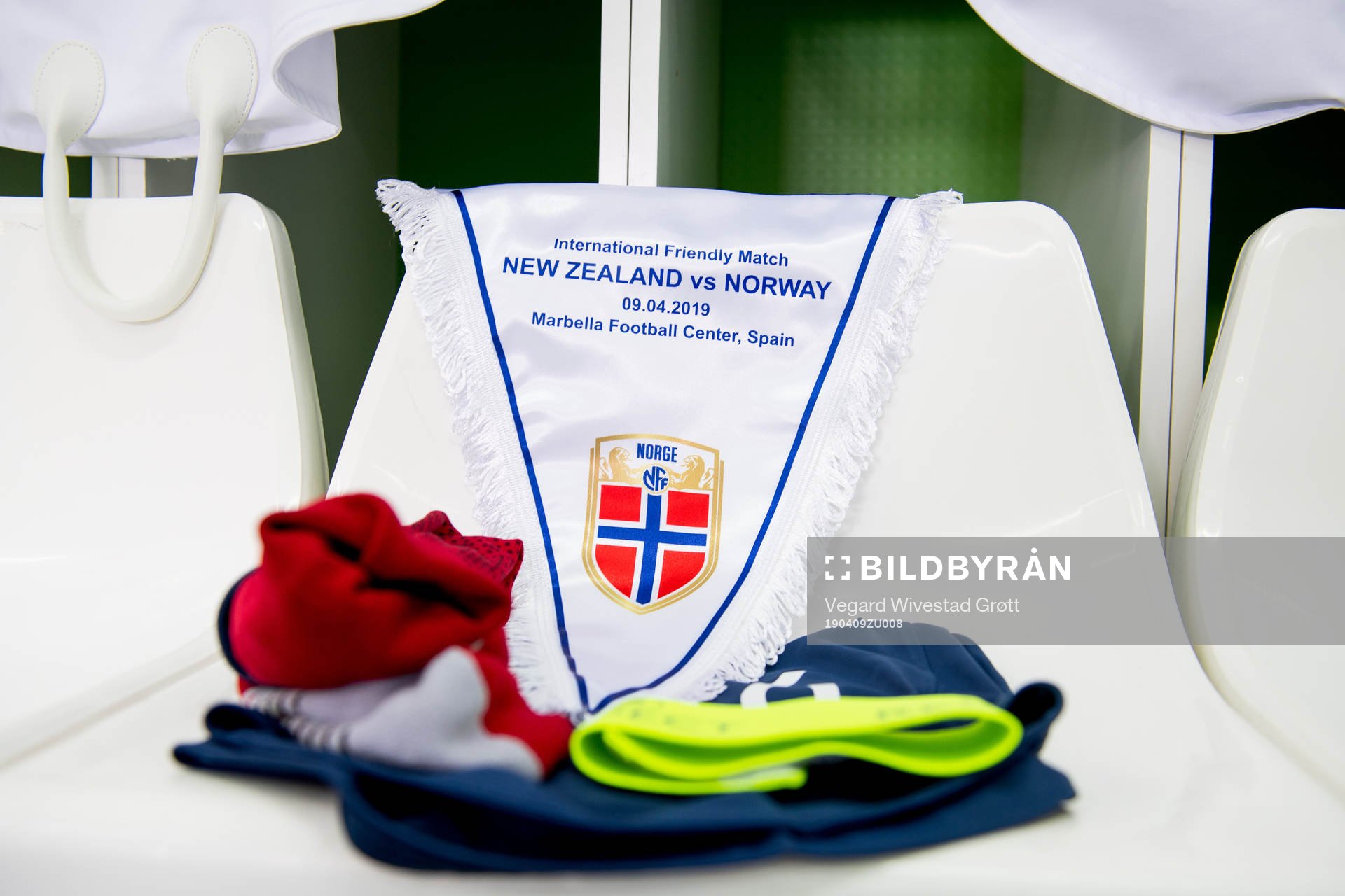 The pennant of Norway in the dressing room
