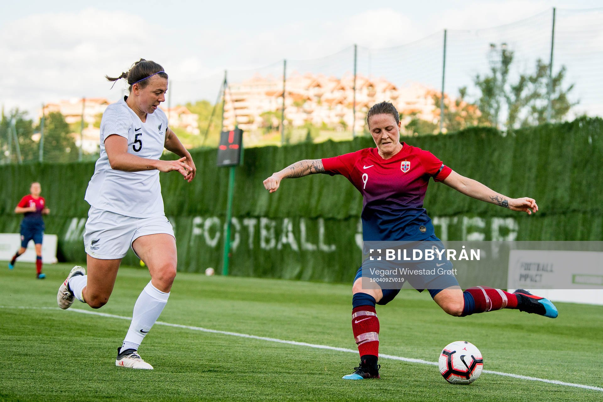 Meikayla Moore of New Zealand and Isabell Herlovsen of