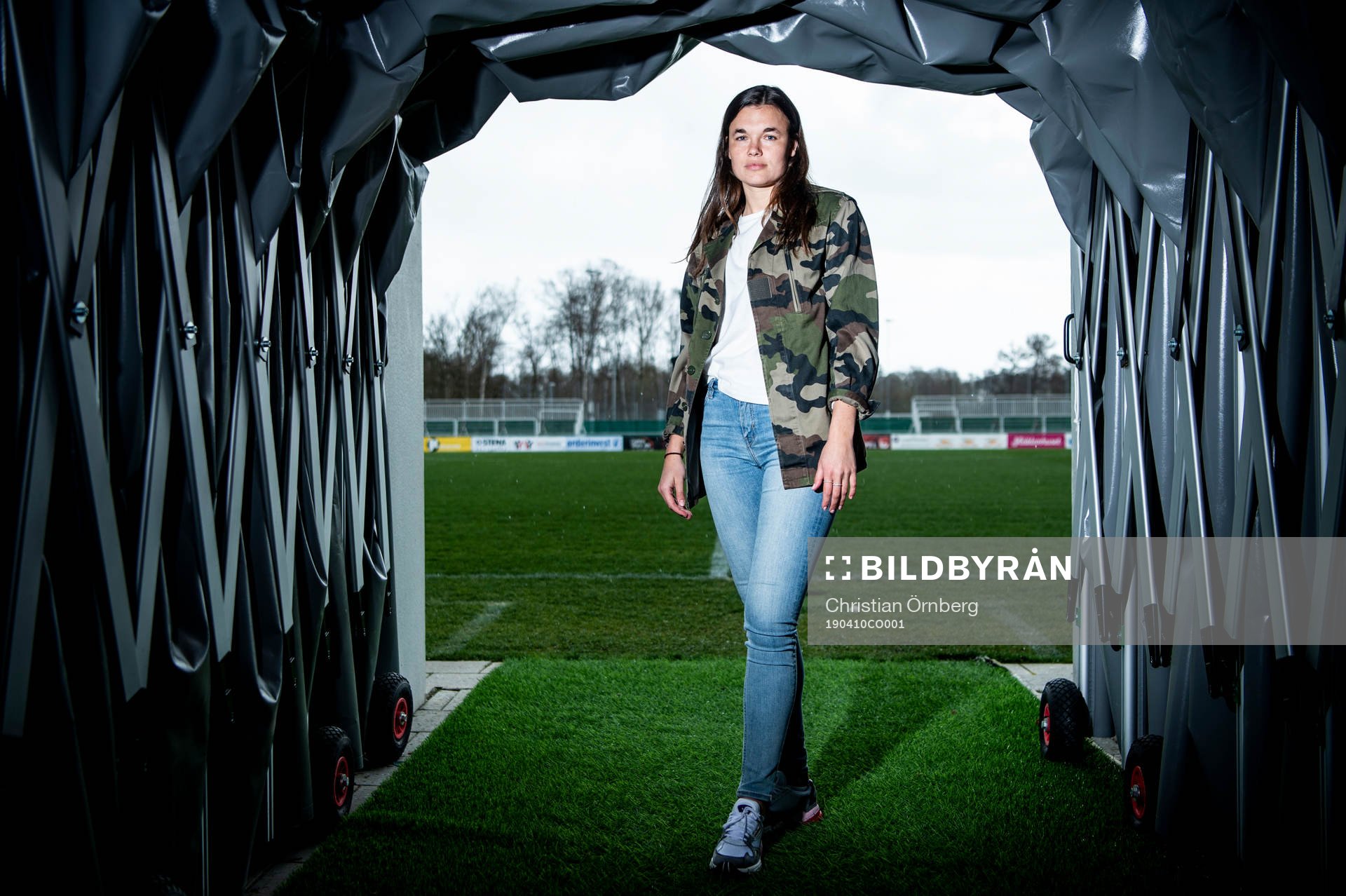 Fotbollsspelaren Anna Welin i Kristianstad DFF poserer för