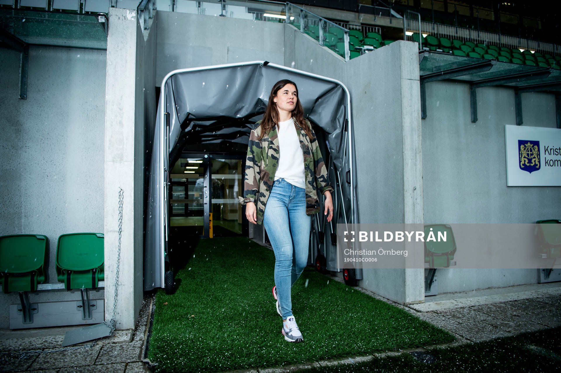 Fotbollsspelaren Anna Welin i Kristianstad DFF poserer för