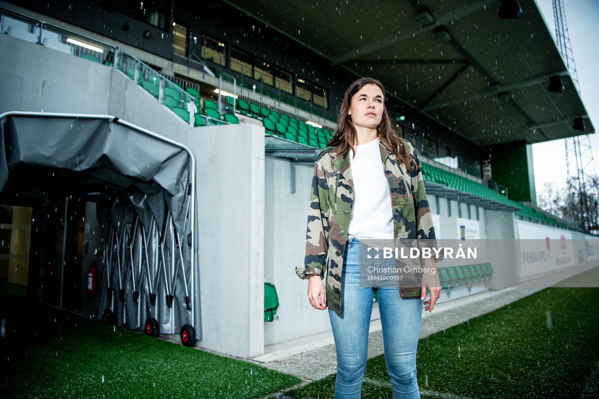 Fotbollsspelaren Anna Welin i Kristianstad DFF poserer för