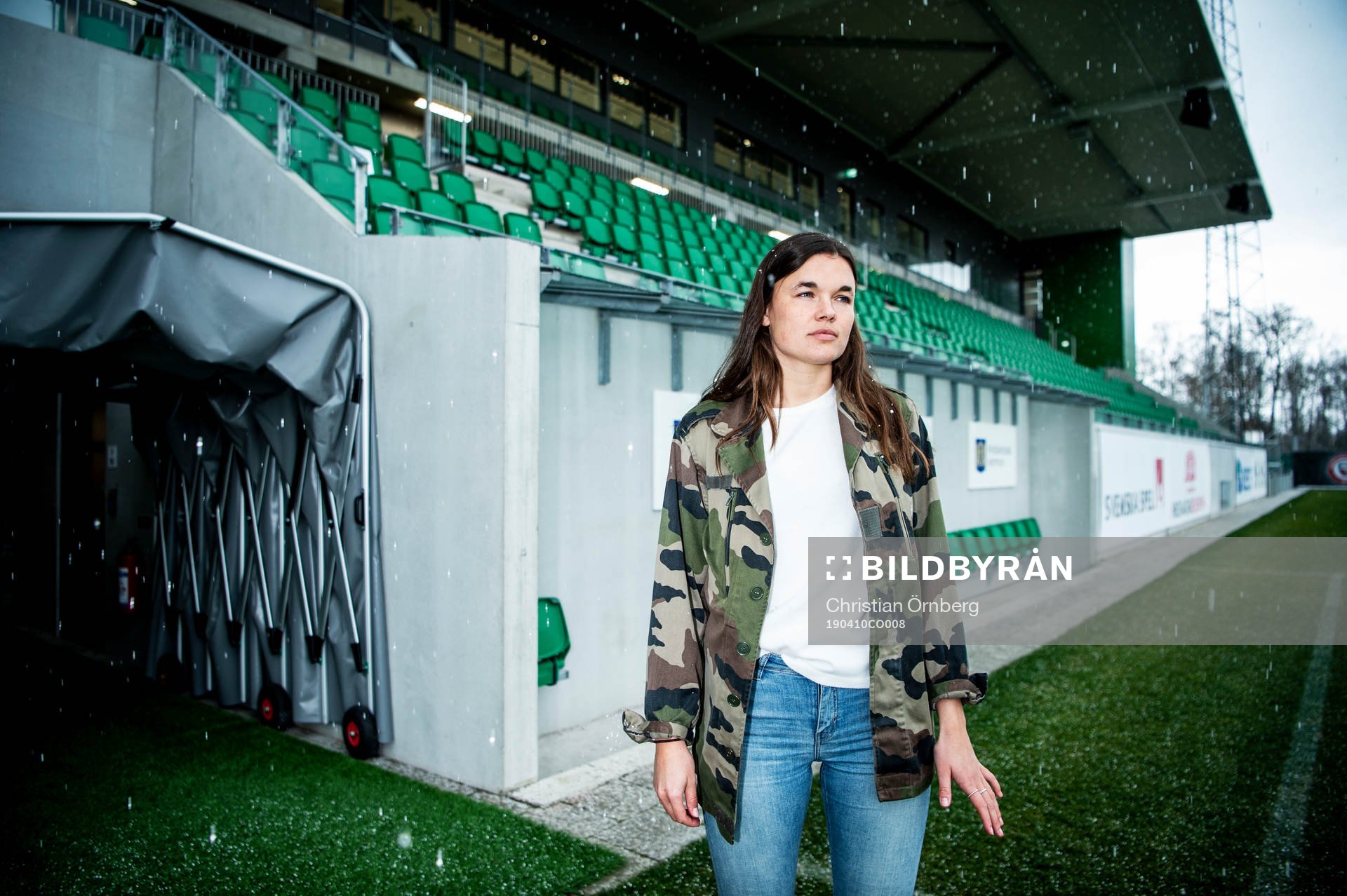 Fotbollsspelaren Anna Welin i Kristianstad DFF poserer för